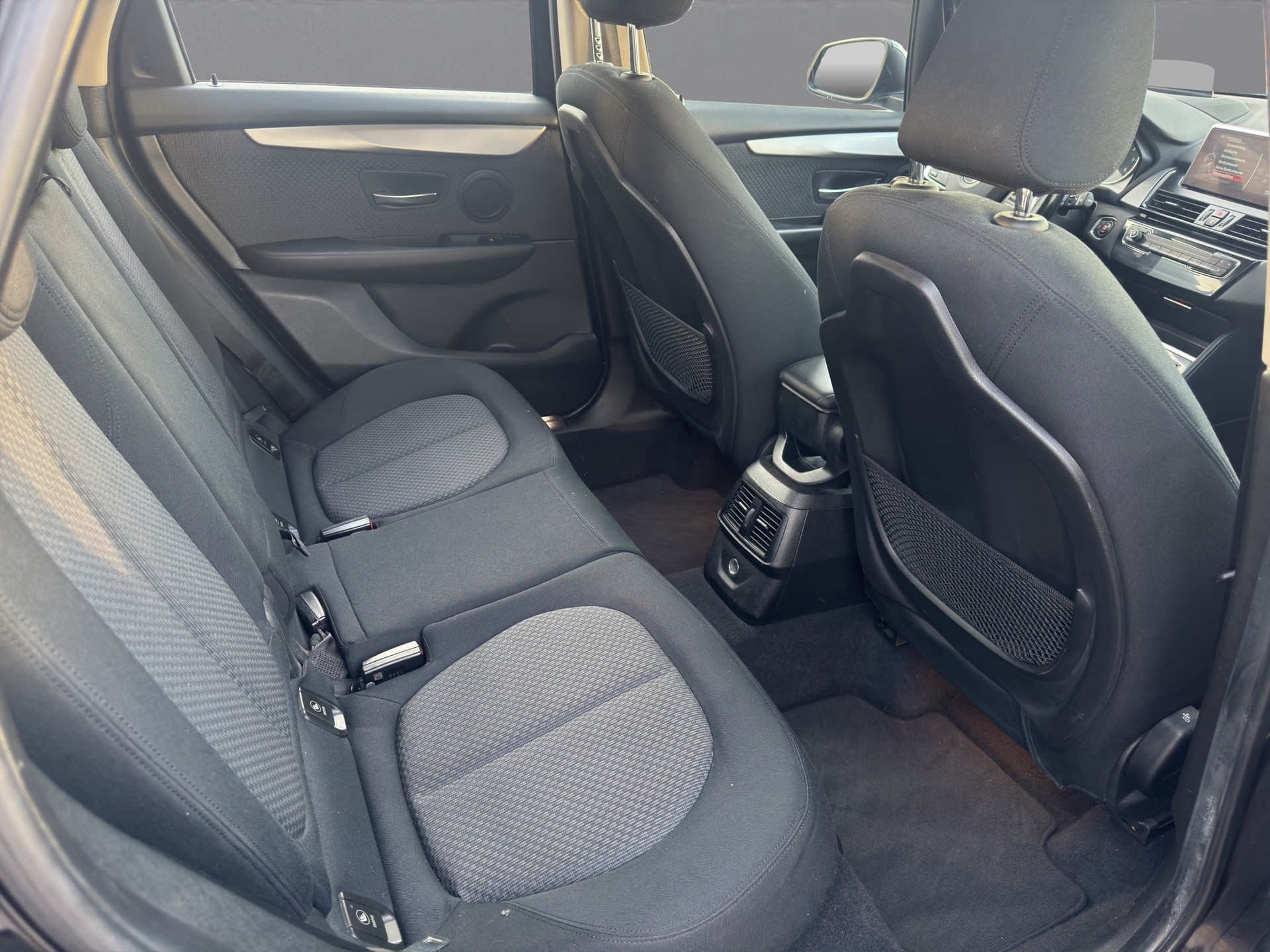 BMW 220d xDrive Active Tourer Steptronic-image-9