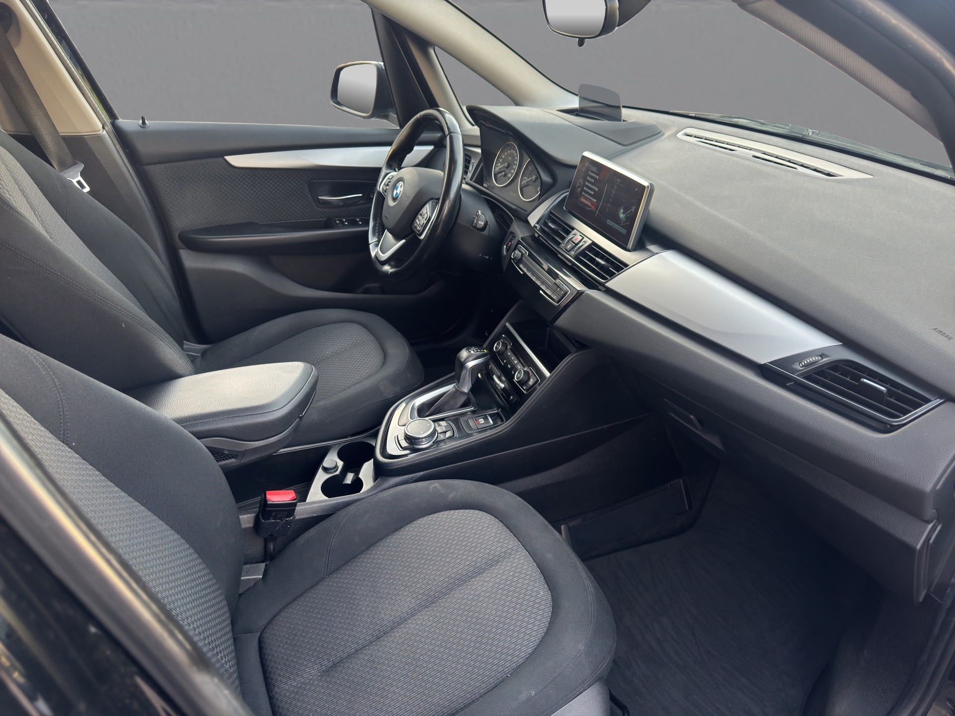 BMW 220d xDrive Active Tourer Steptronic-image-10
