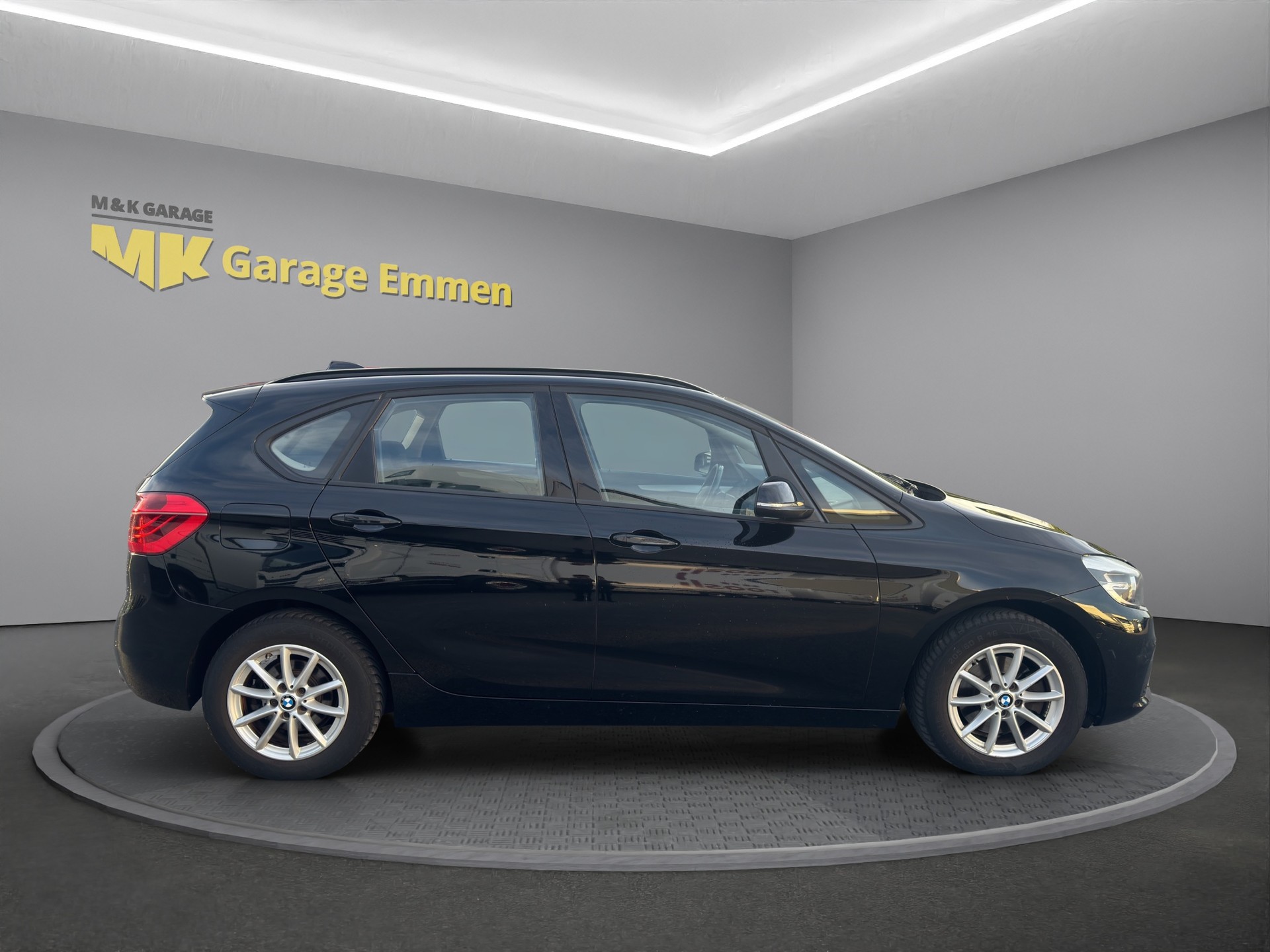 BMW 220d xDrive Active Tourer Steptronic-image-5