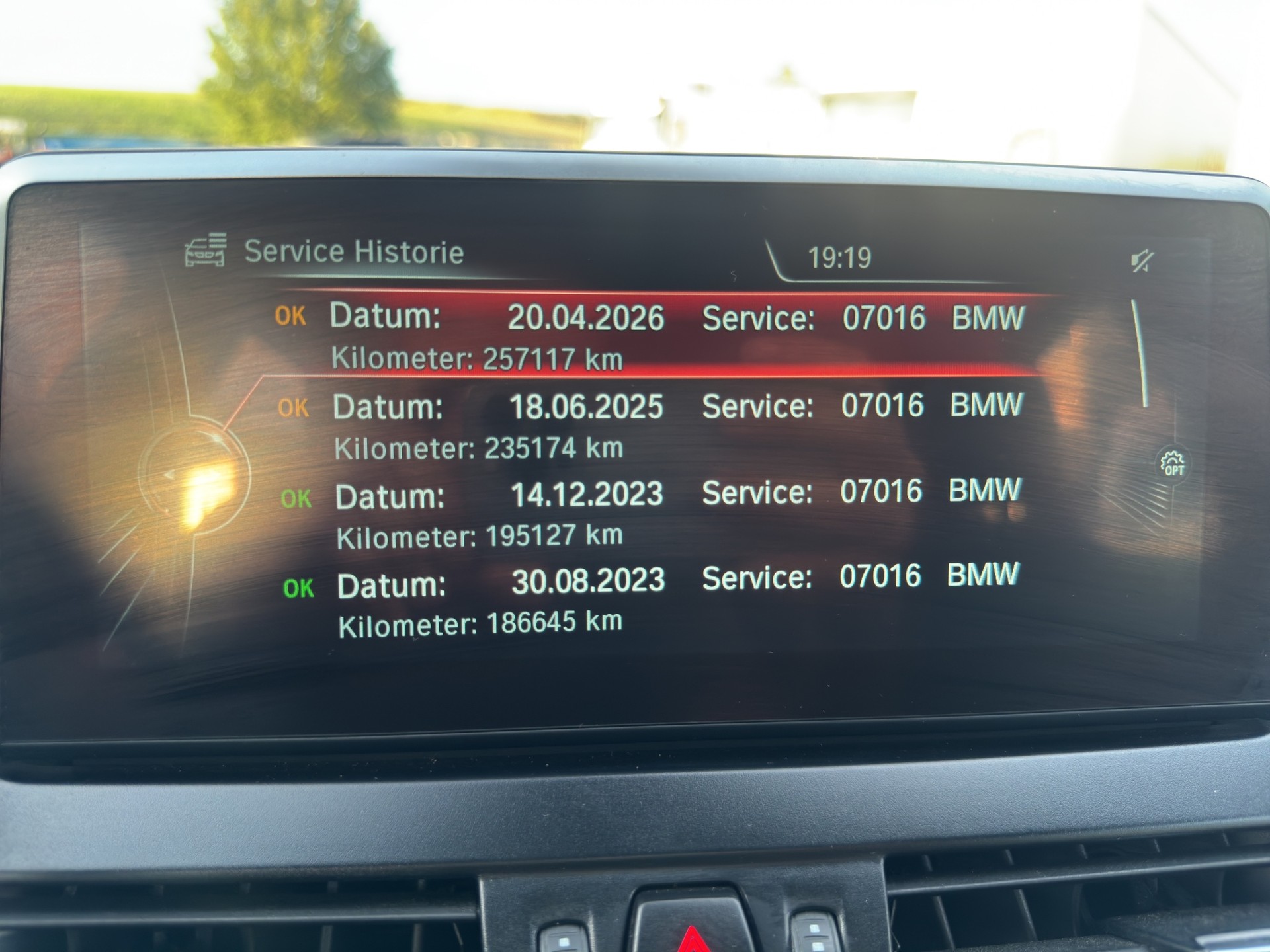 BMW 220d xDrive Active Tourer Steptronic-image-19