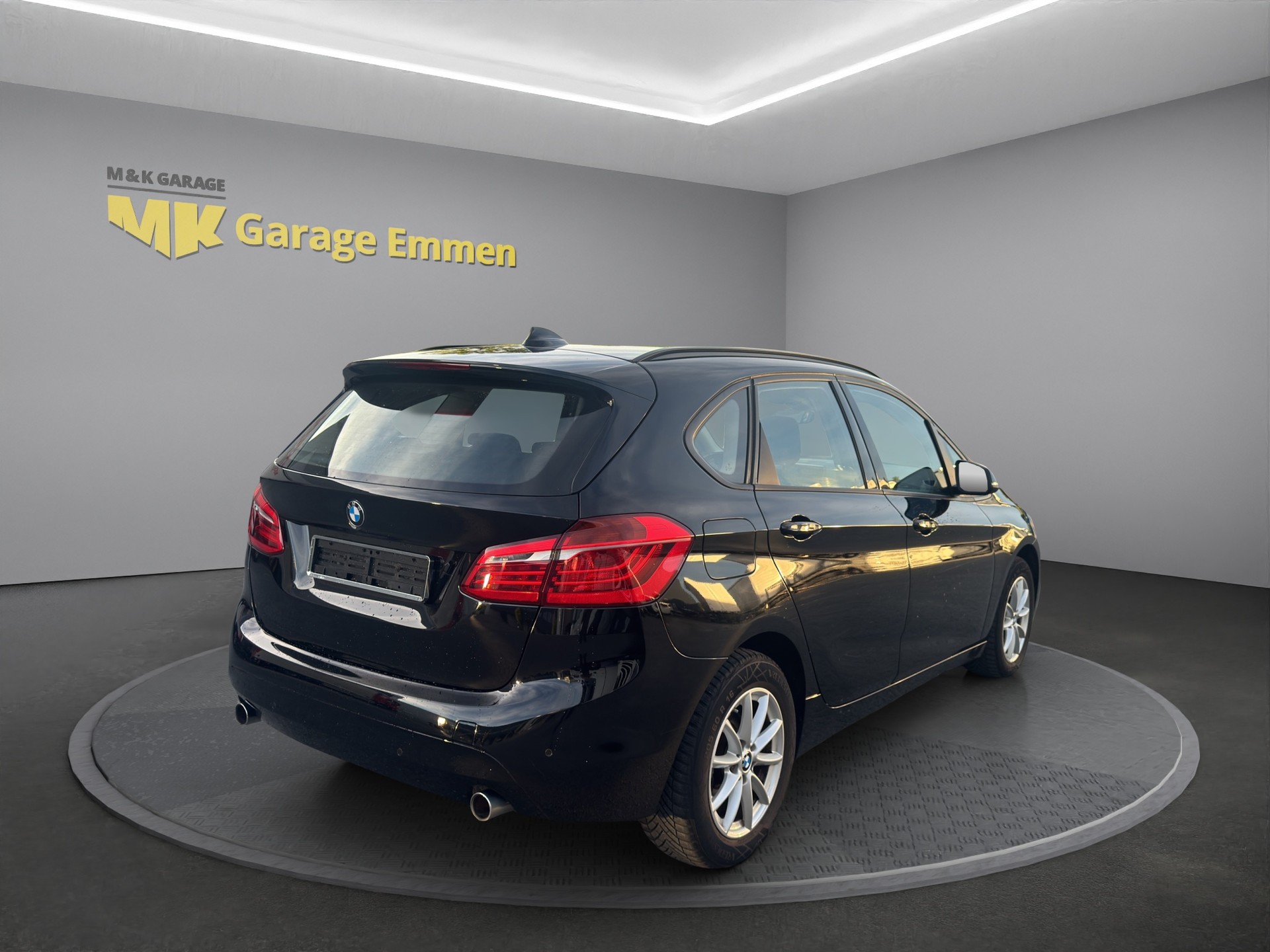BMW 220d xDrive Active Tourer Steptronic-image-4