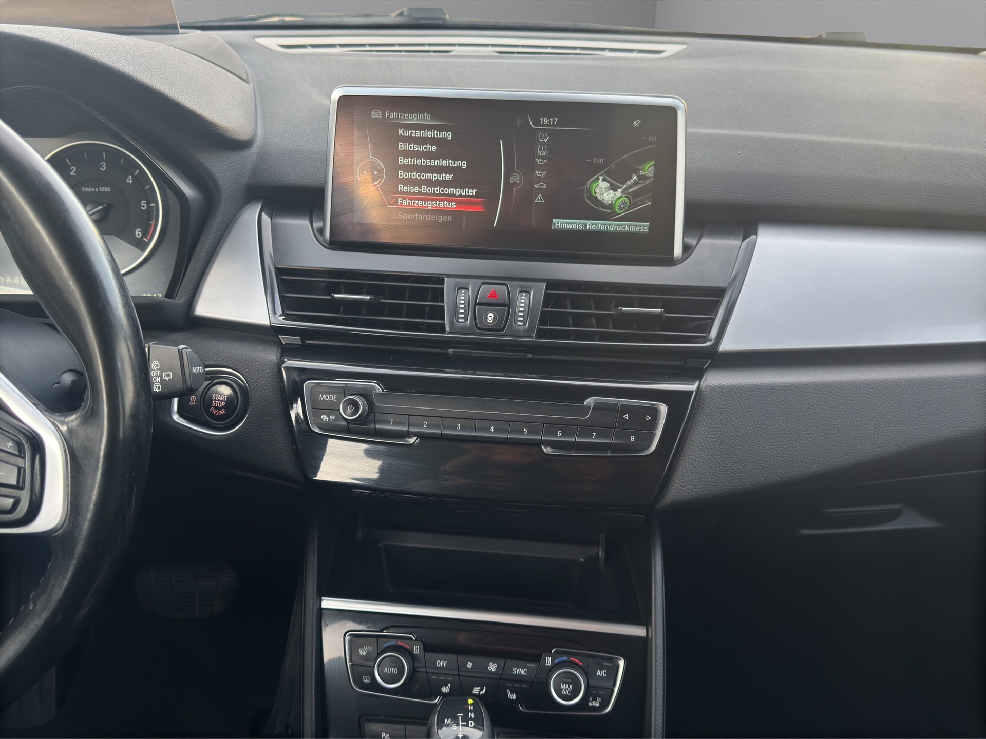 BMW 220d xDrive Active Tourer Steptronic-image-13