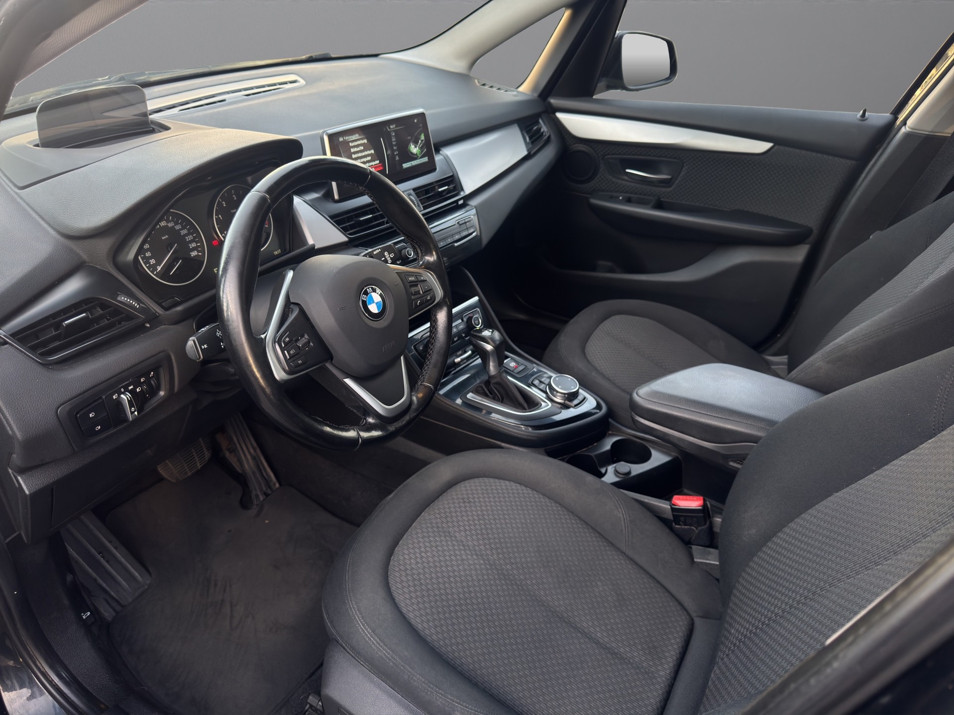 BMW 220d xDrive Active Tourer Steptronic-image-11