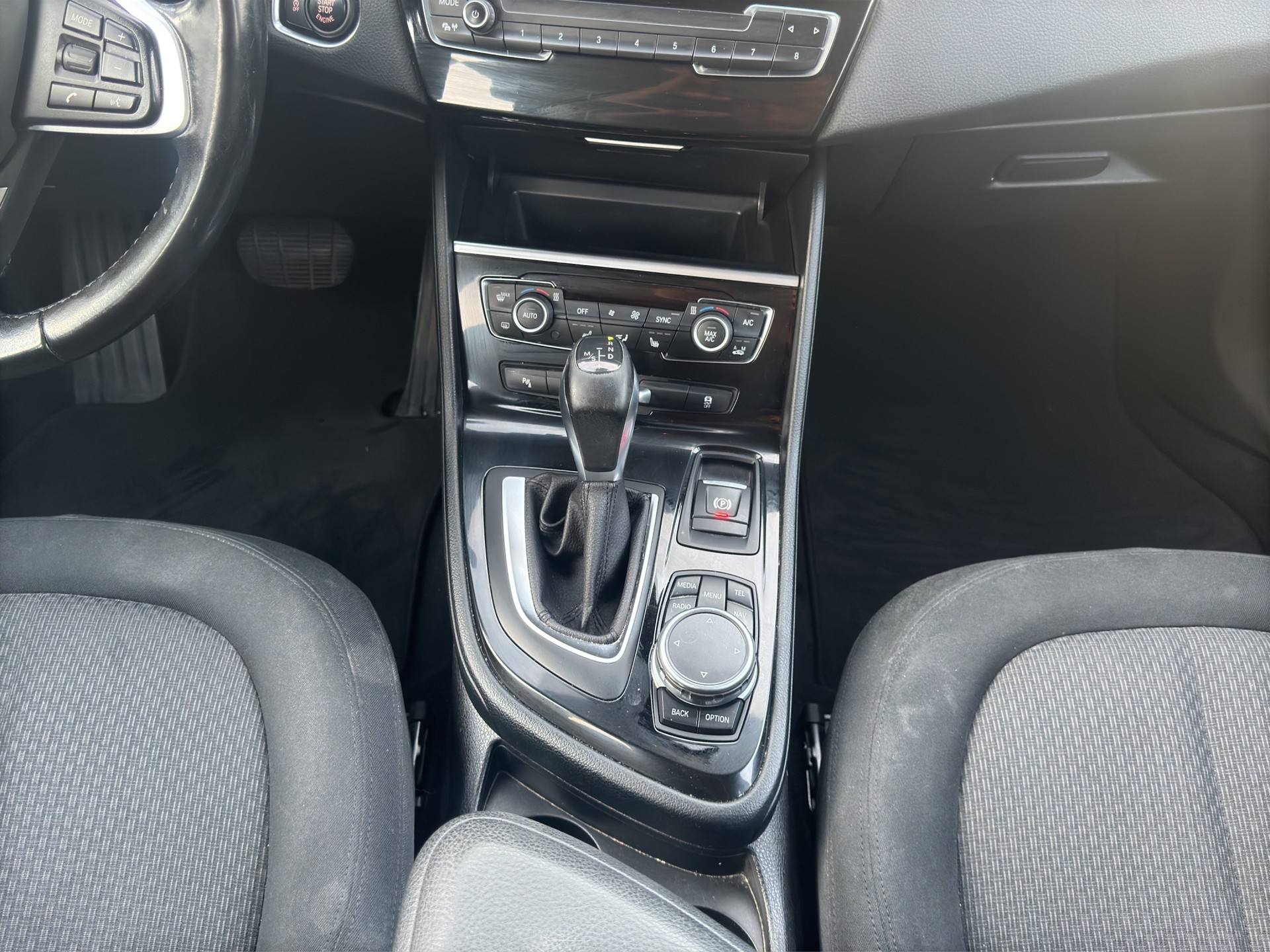 BMW 220d xDrive Active Tourer Steptronic-image-14