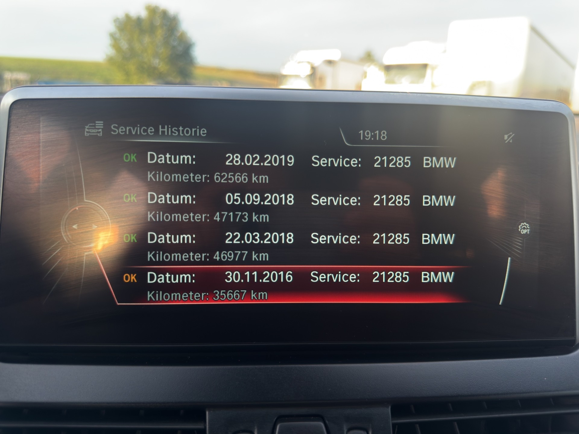 BMW 220d xDrive Active Tourer Steptronic-image-16
