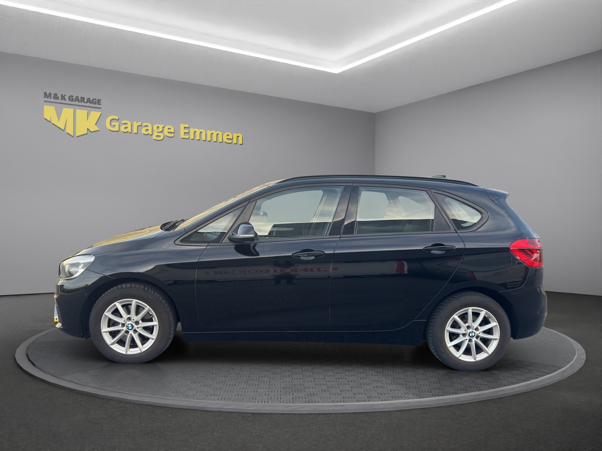 BMW 220d xDrive Active Tourer Steptronic-showroom-element-1