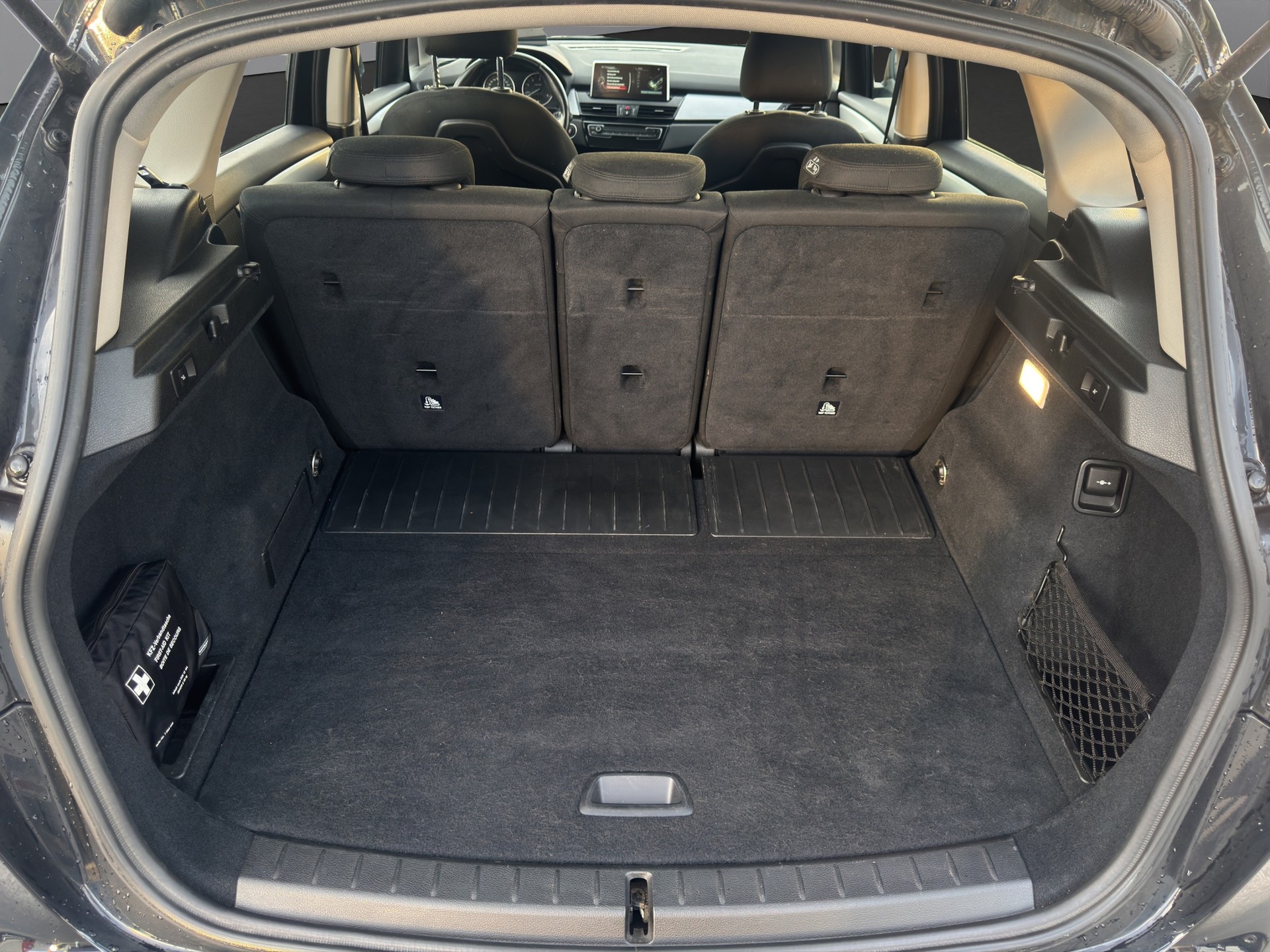 BMW 220d xDrive Active Tourer Steptronic-image-8