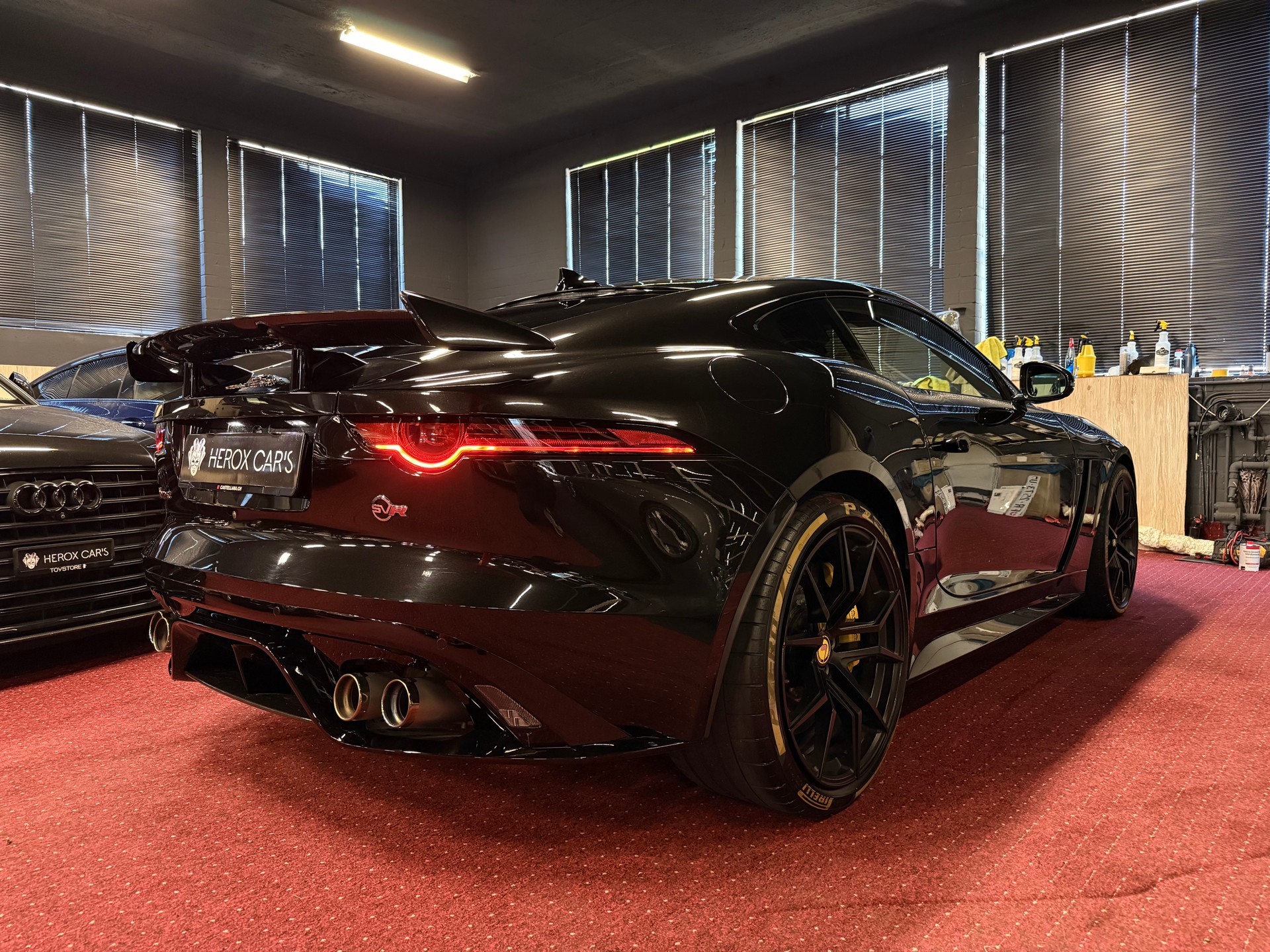 JAGUAR F-Type Coupé 5.0 V8 S/C SVR AWD / ** Aus 1. Hand / Carbon & Keramik Paket / Titan Abgasanlage / Komplett PPF Foliert **-image-7