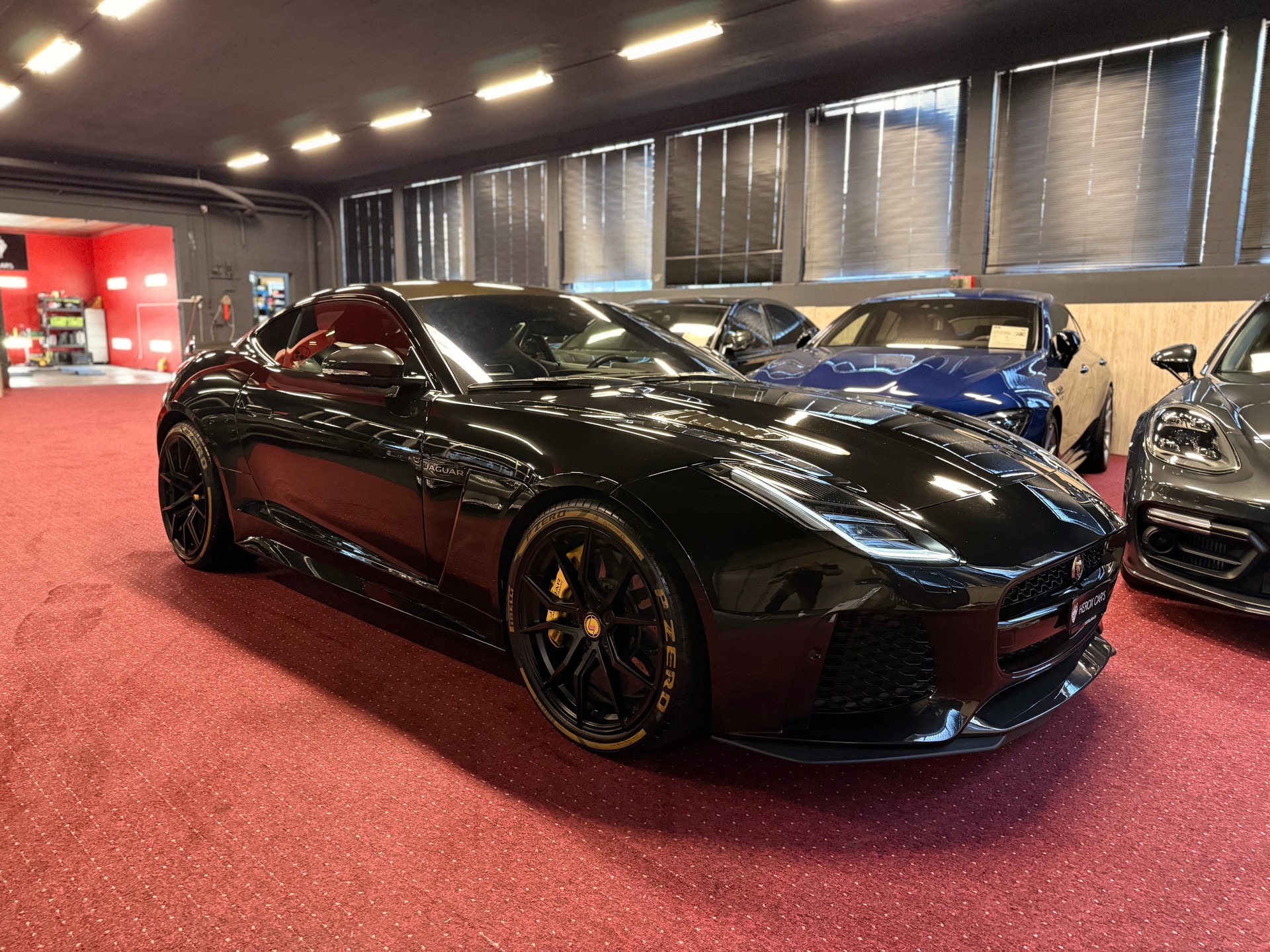 JAGUAR F-Type Coupé 5.0 V8 S/C SVR AWD / ** Aus 1. Hand / Carbon & Keramik Paket / Titan Abgasanlage / Komplett PPF Foliert **-image-4