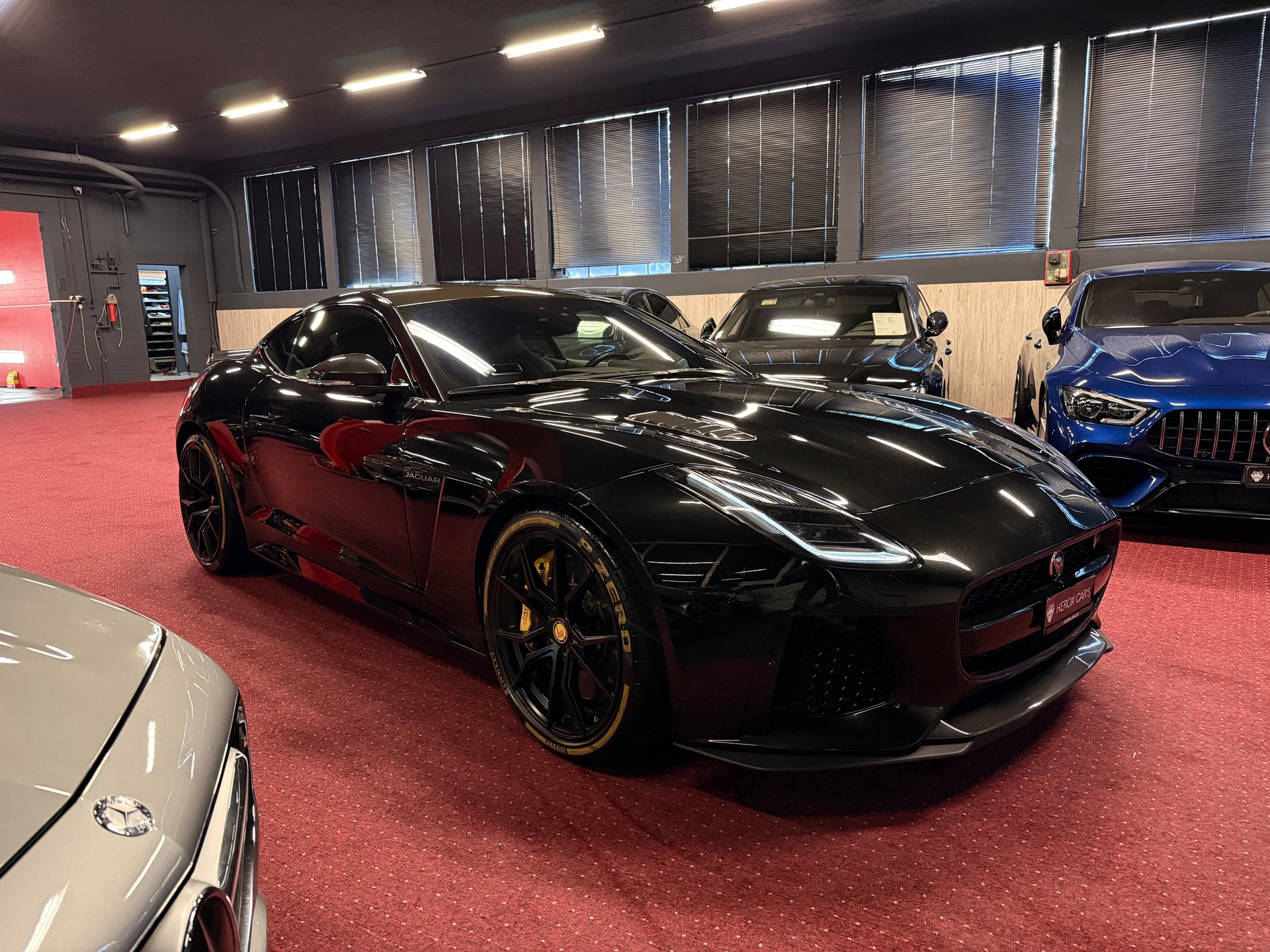JAGUAR F-Type Coupé 5.0 V8 S/C SVR AWD / ** Aus 1. Hand / Carbon & Keramik Paket / Titan Abgasanlage / Komplett PPF Foliert **-showroom-element-3