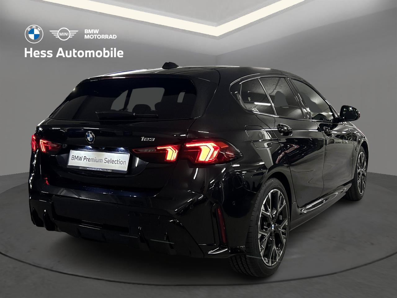 BMW 123 xDrive M-Sport-showroom-element-2