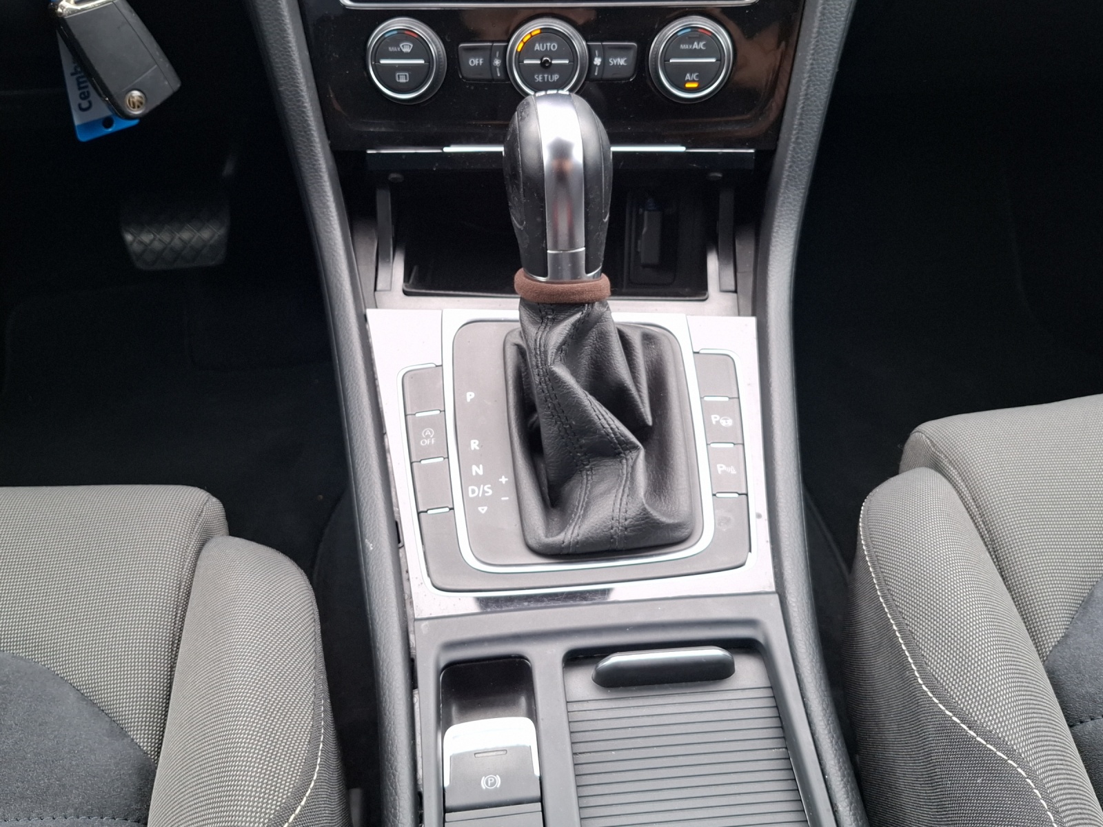 VW Golf 1.4 TSI Highline DSG // MFK 27.08.2026 // 8-fach Aluminiumbereift-image-12