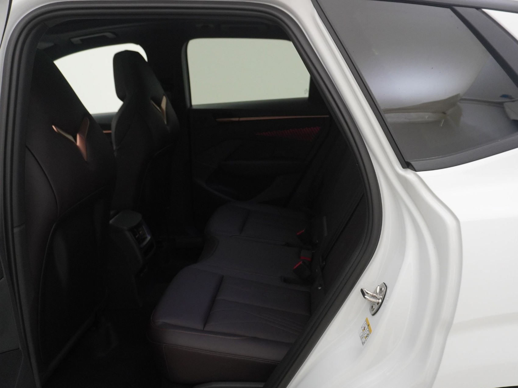 CUPRA Terramar 1.5 e-Plug-in-HYBRID VZ DSG-image-15