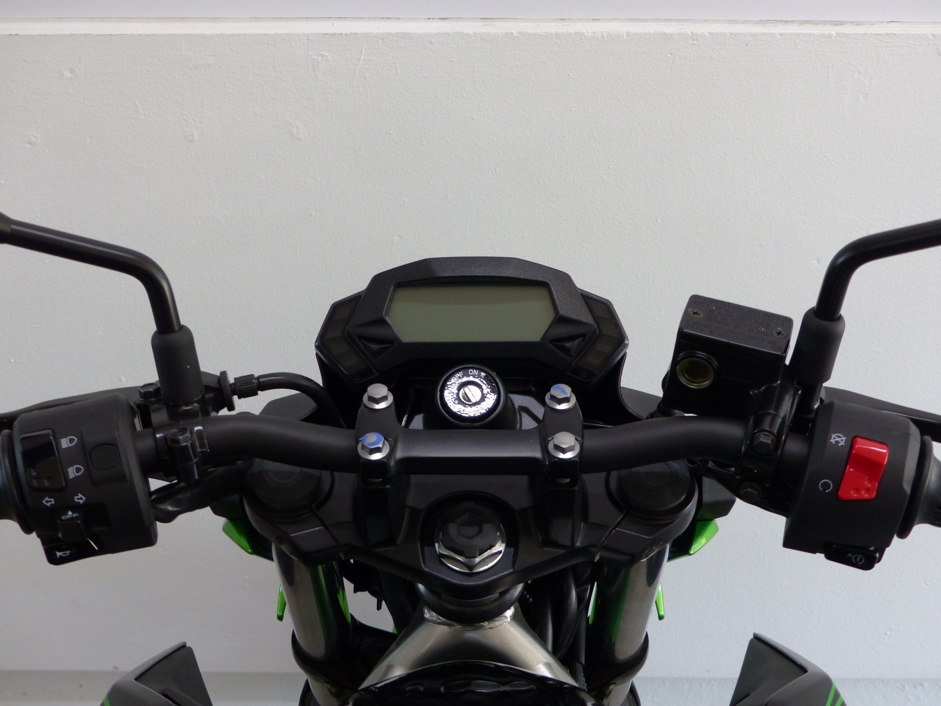 KAWASAKI Z 125 ABS mit Zubehör-image-13