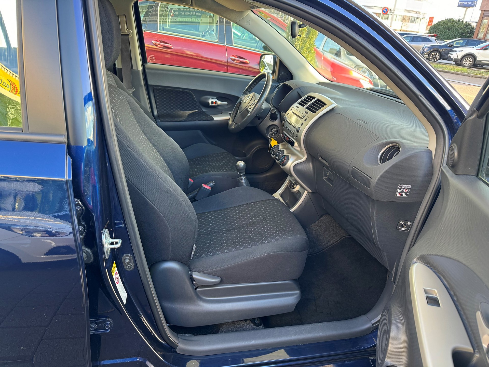 TOYOTA UrbanCruiser 1.33 Dual VVT-i Linea Sol-image-6