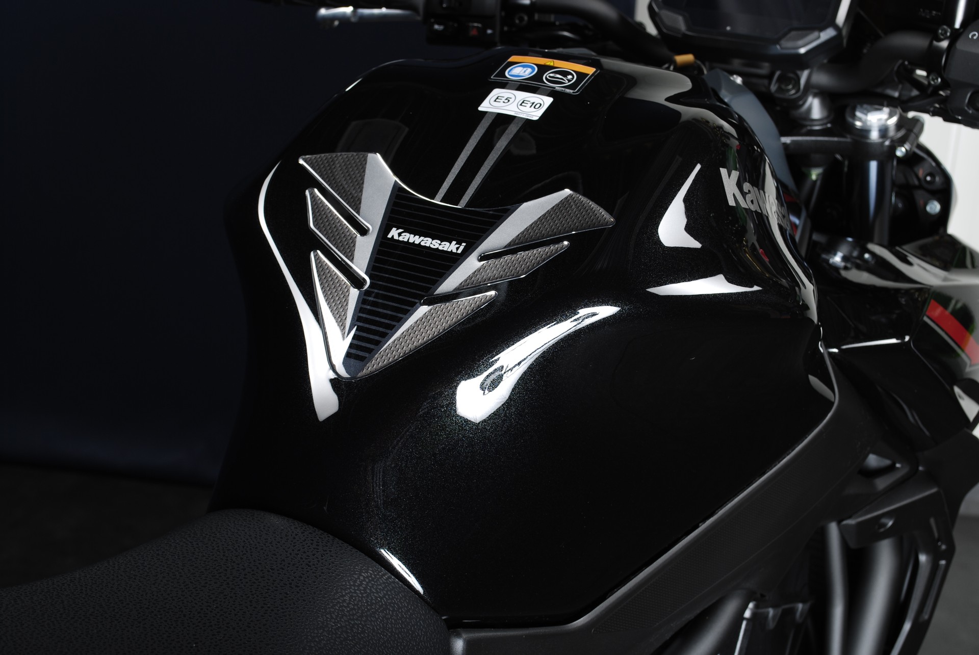 KAWASAKI Z 650 MY25 SPORT-image-3