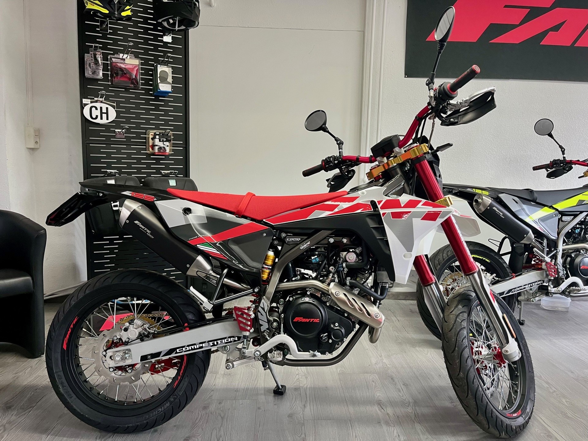 FANTIC XMF 125 Motard Competition MY25 - GRATIS LIEFERUNG"-image-1