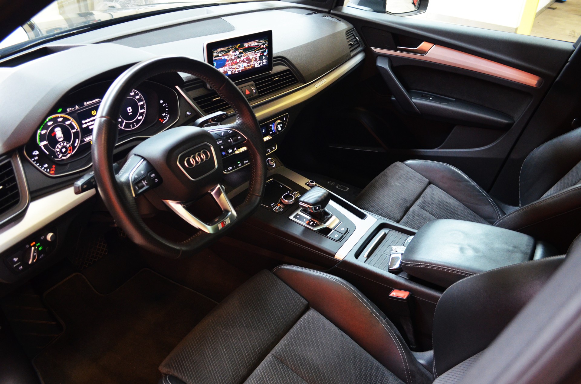 AUDI Q5 55 TFSI e sport quattro-image-7