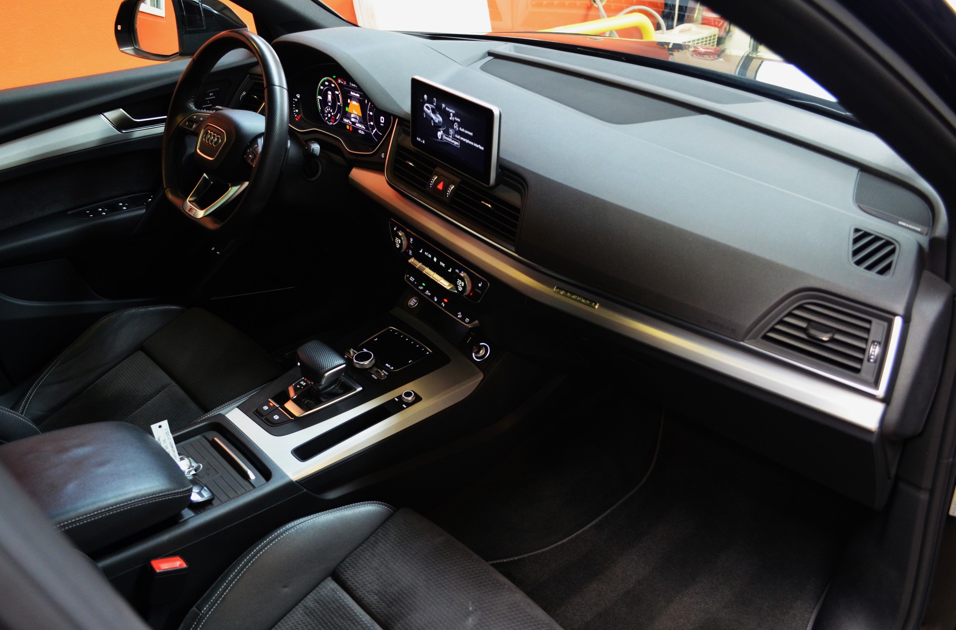 AUDI Q5 55 TFSI e sport quattro-image-8