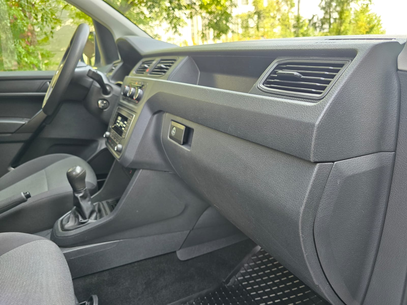 VW Caddy 2.0TDI BlueMotion Technology-image-19