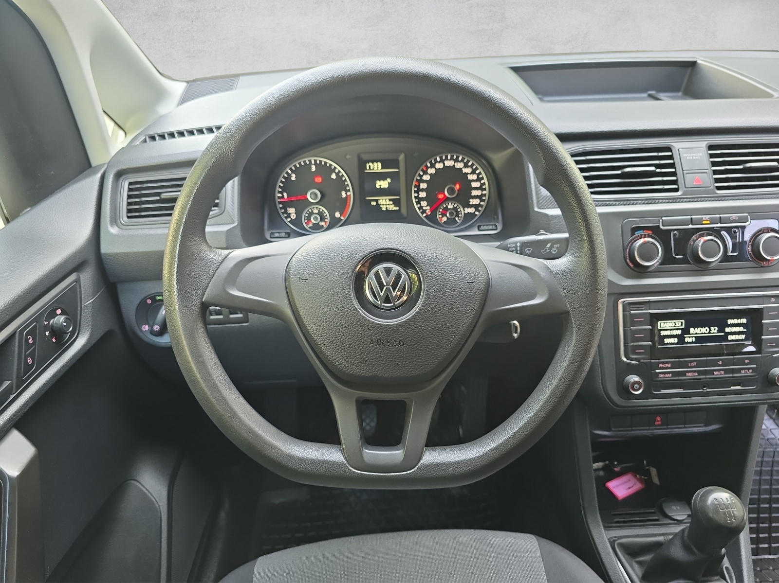 VW Caddy 2.0TDI BlueMotion Technology-image-5
