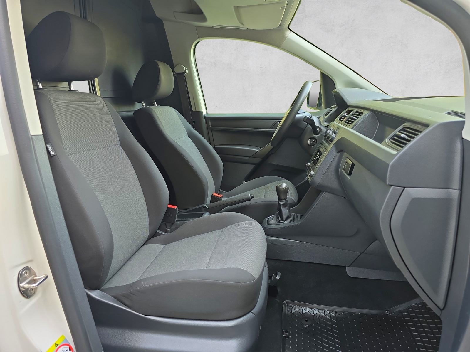 VW Caddy 2.0TDI BlueMotion Technology-image-9