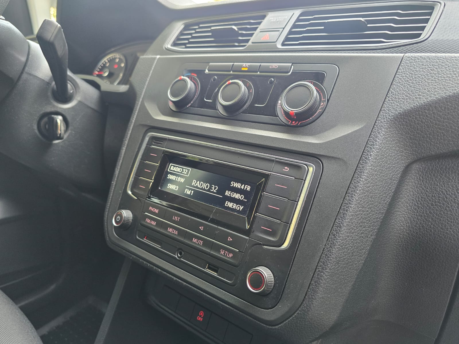 VW Caddy 2.0TDI BlueMotion Technology-image-16
