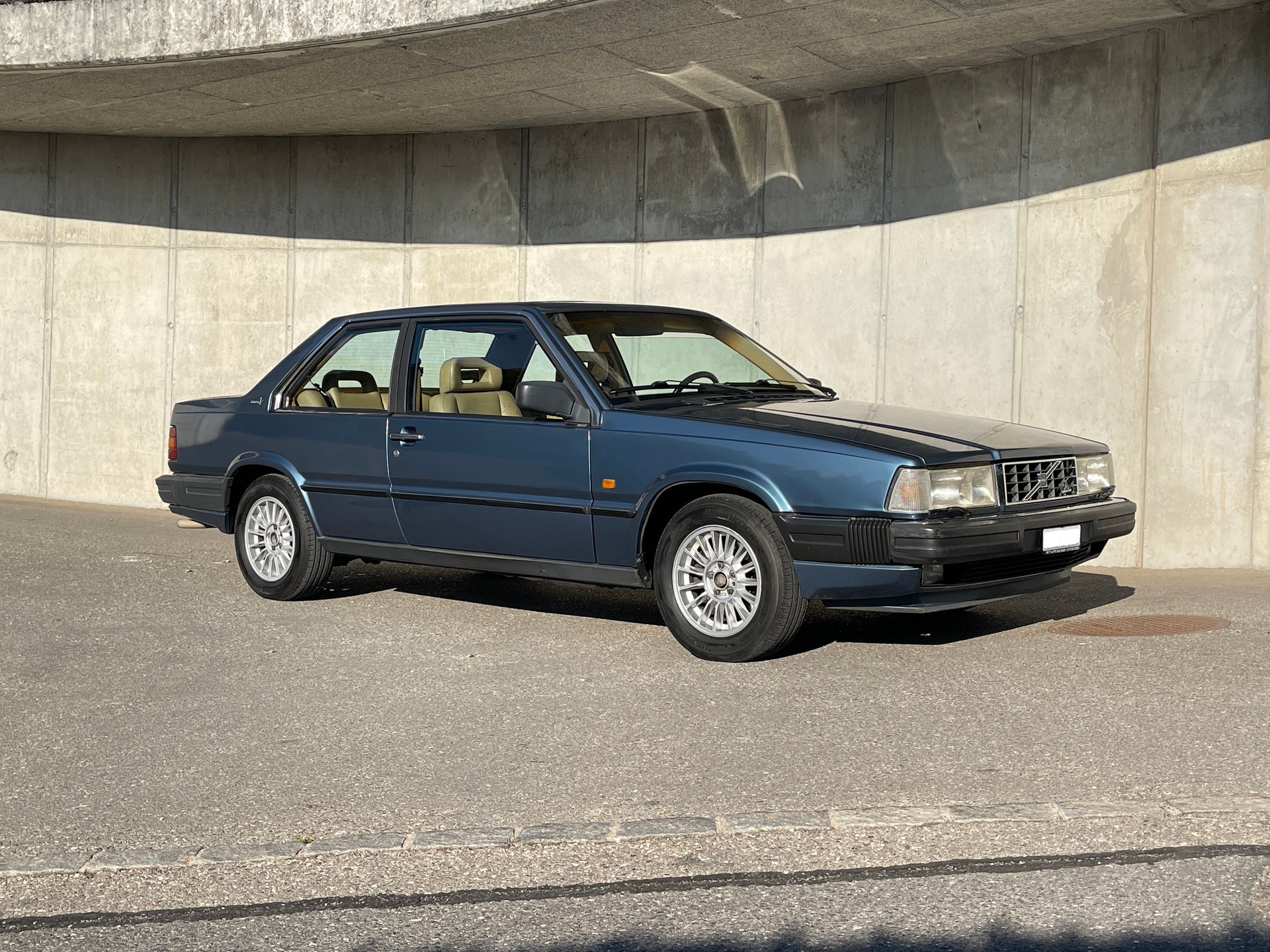 VOLVO 780 Coupé Bertone-image-1