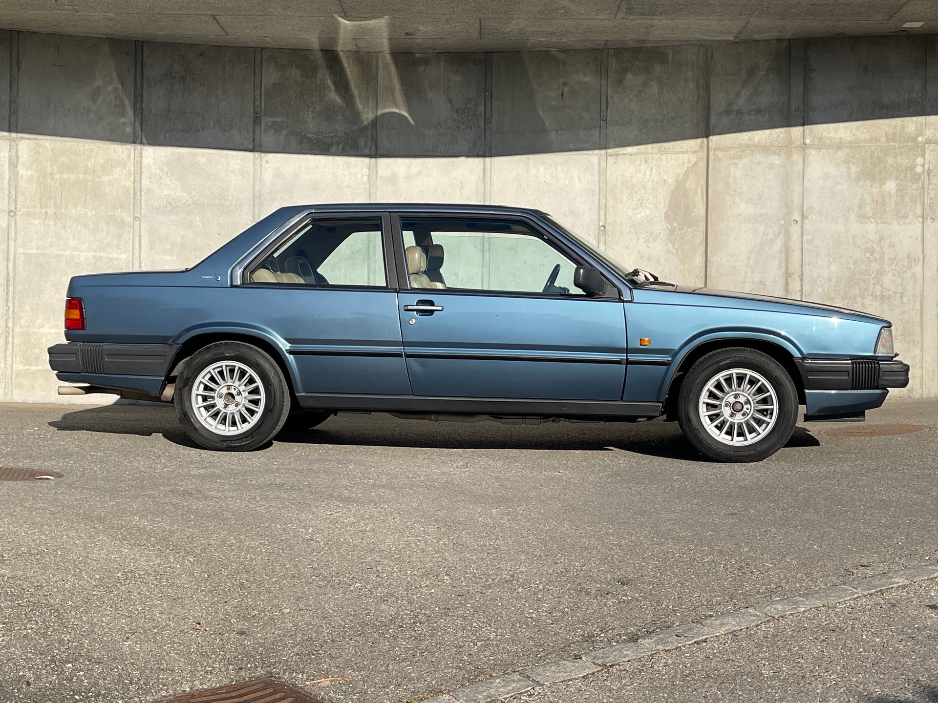 VOLVO 780 Coupé Bertone-image-3