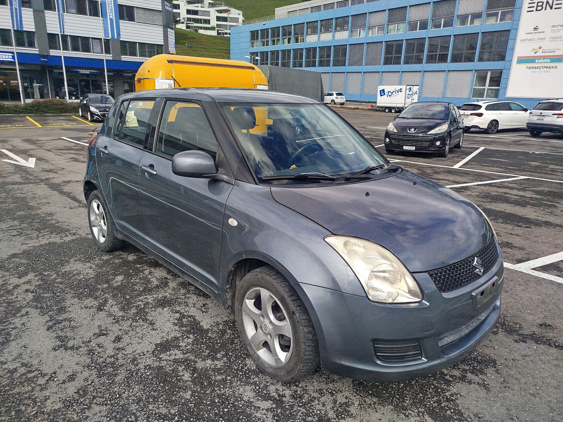 SUZUKI Swift 1.3i 16V GL 4x4-image-7