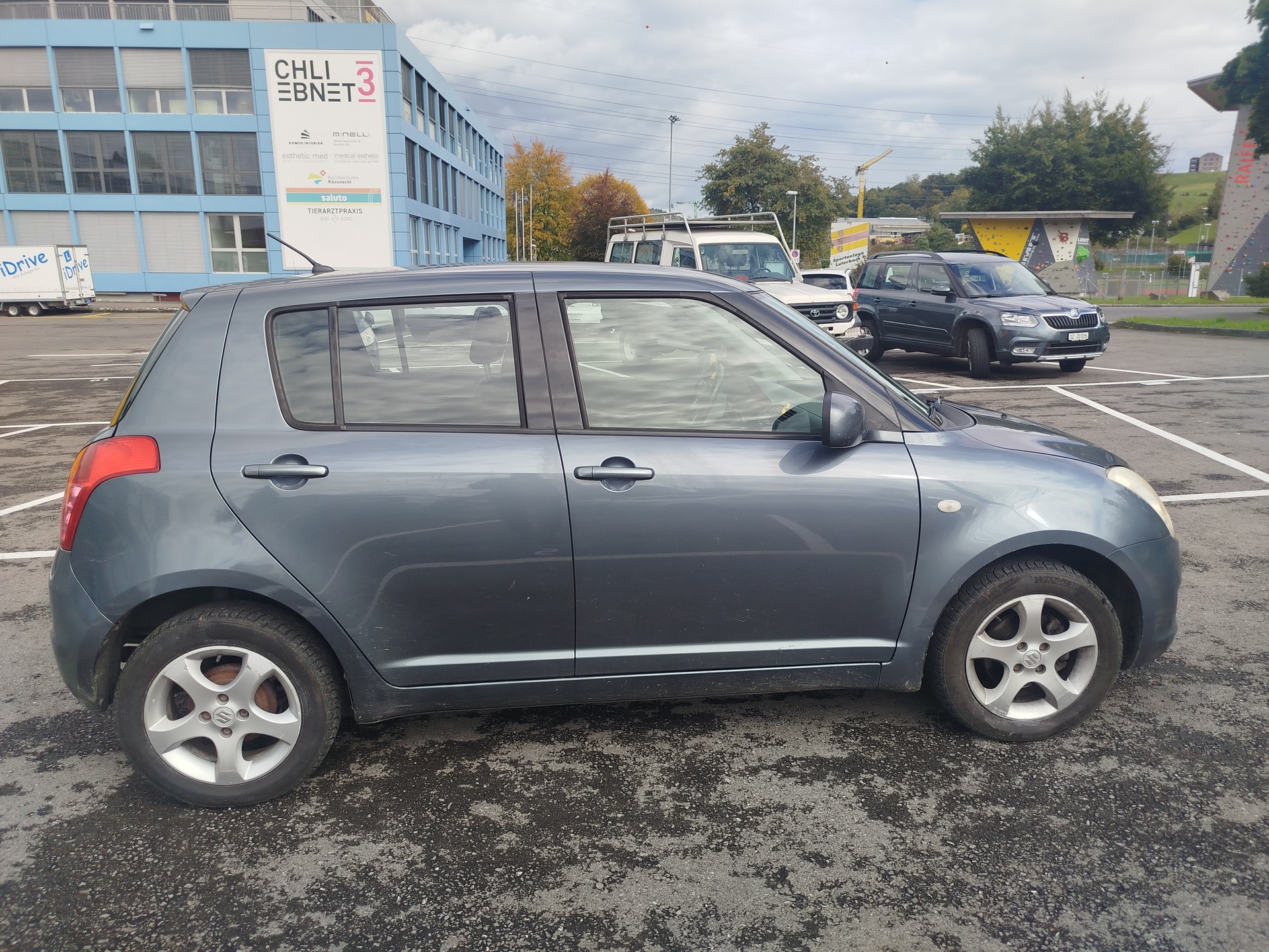 SUZUKI Swift 1.3i 16V GL 4x4-image-6
