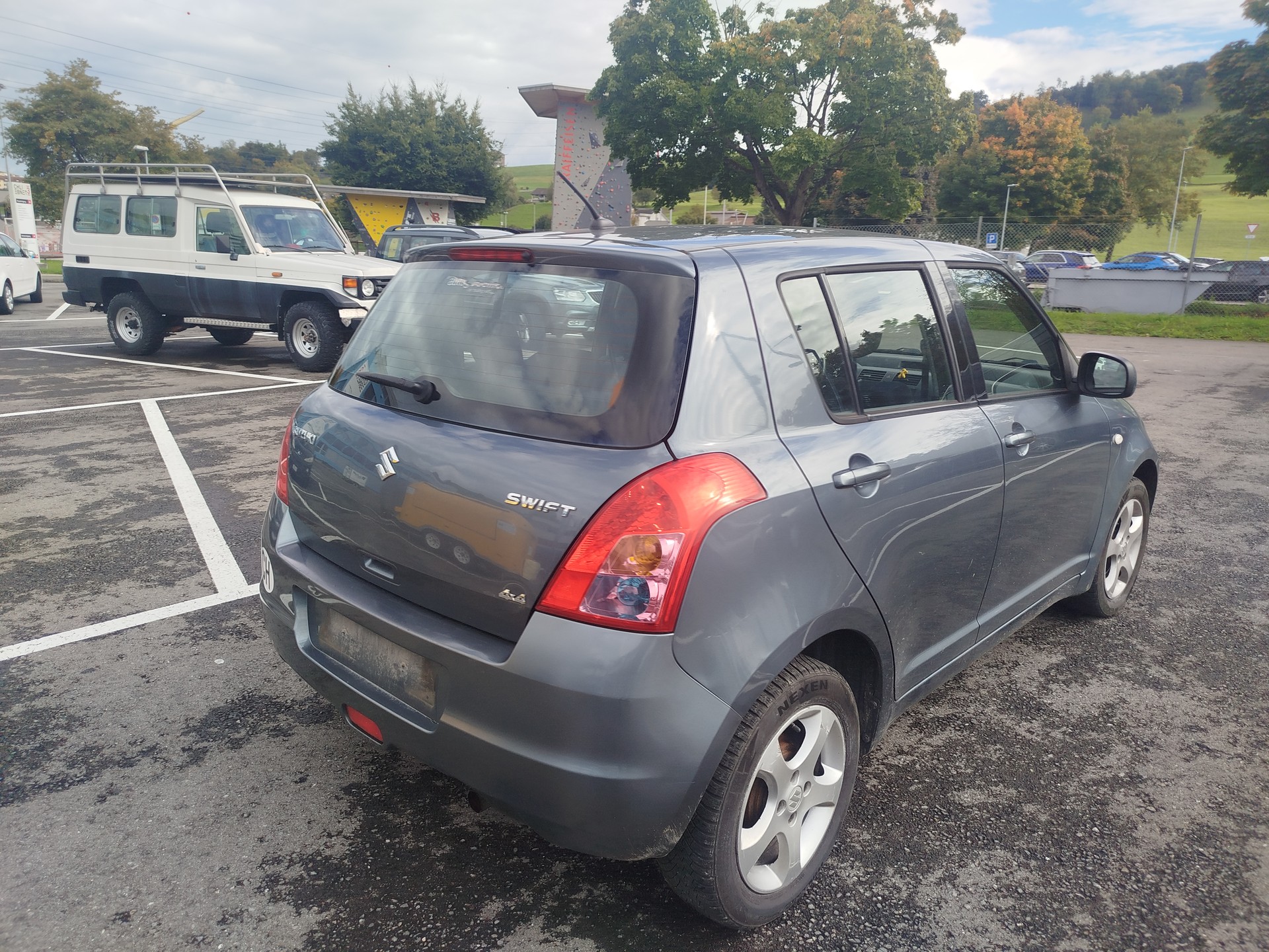 SUZUKI Swift 1.3i 16V GL 4x4-image-5
