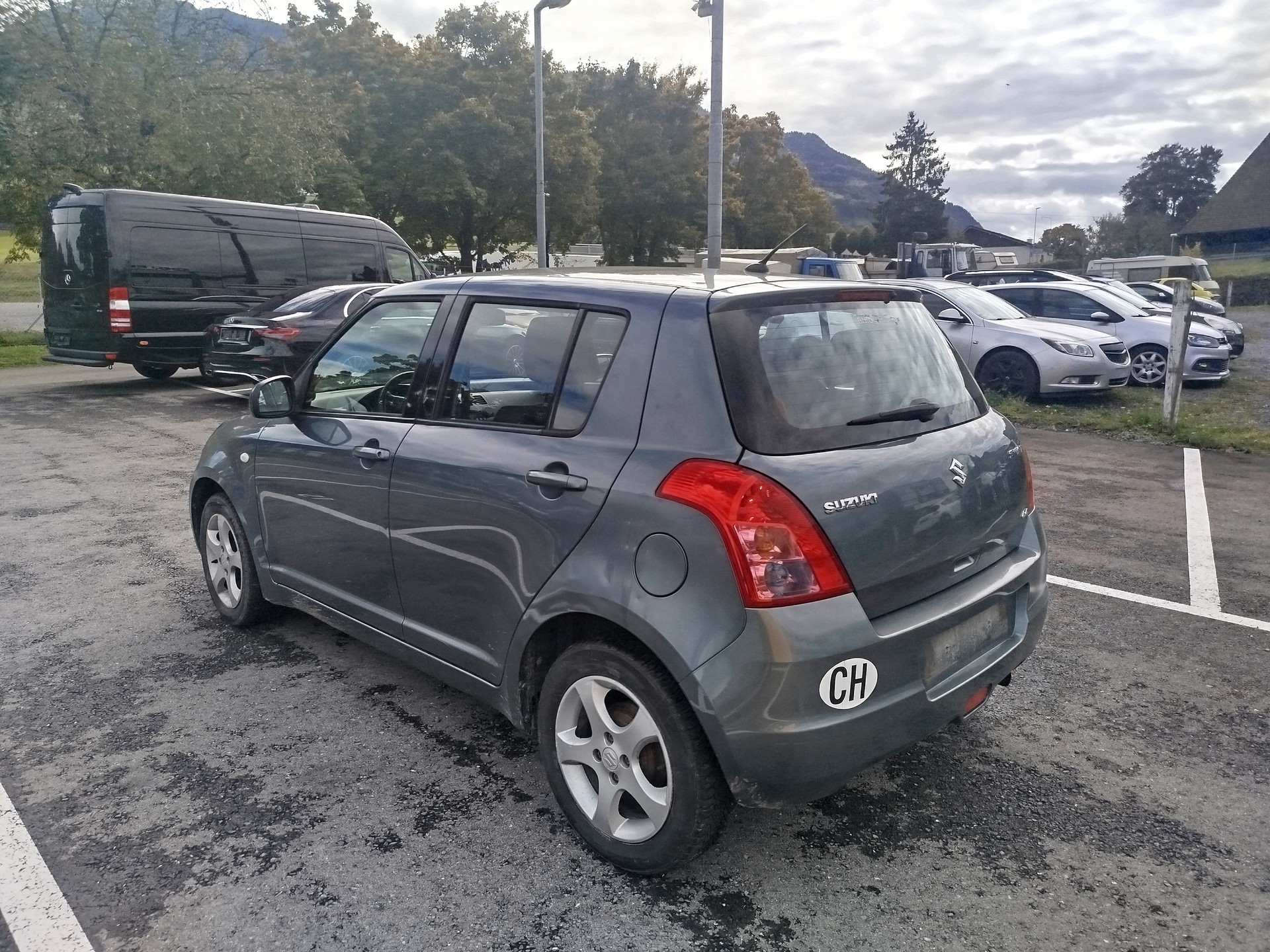 SUZUKI Swift 1.3i 16V GL 4x4-image-3