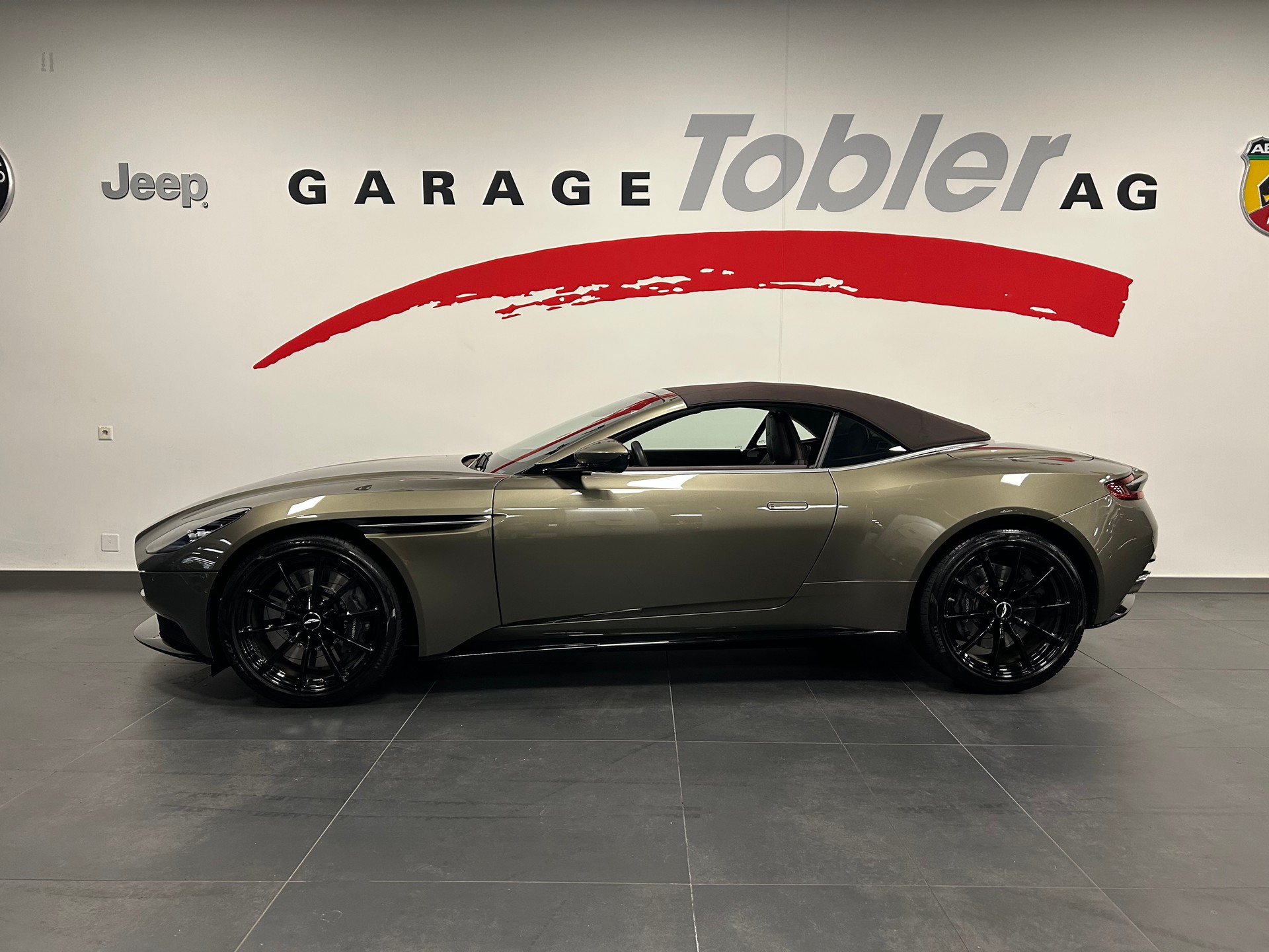 ASTON MARTIN DB11 V8 Volante Touchtronic 3-image-10