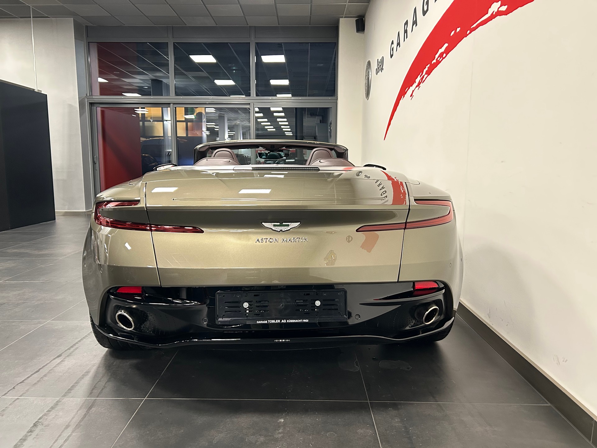 ASTON MARTIN DB11 V8 Volante Touchtronic 3-image-24