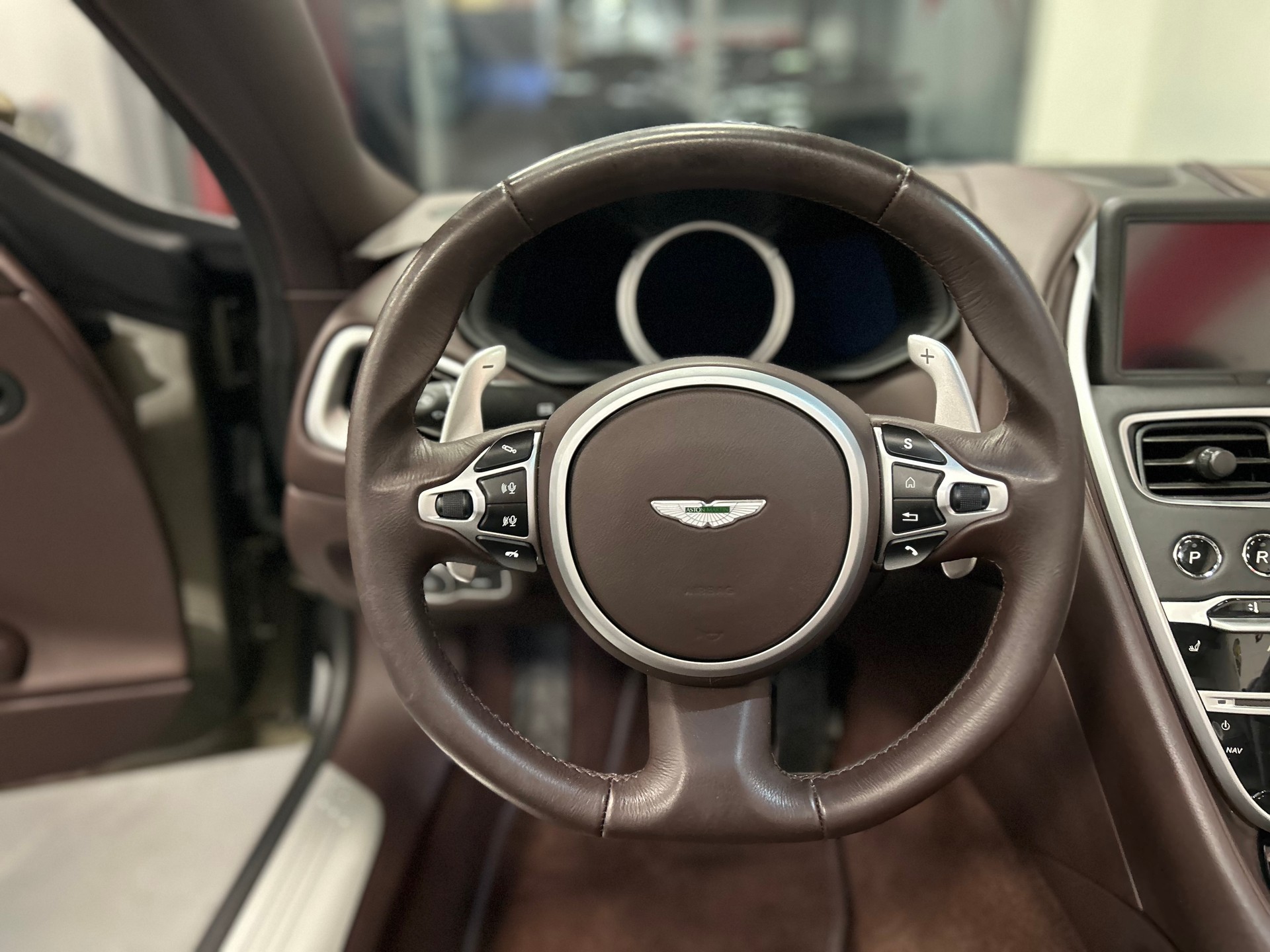 ASTON MARTIN DB11 V8 Volante Touchtronic 3-image-13