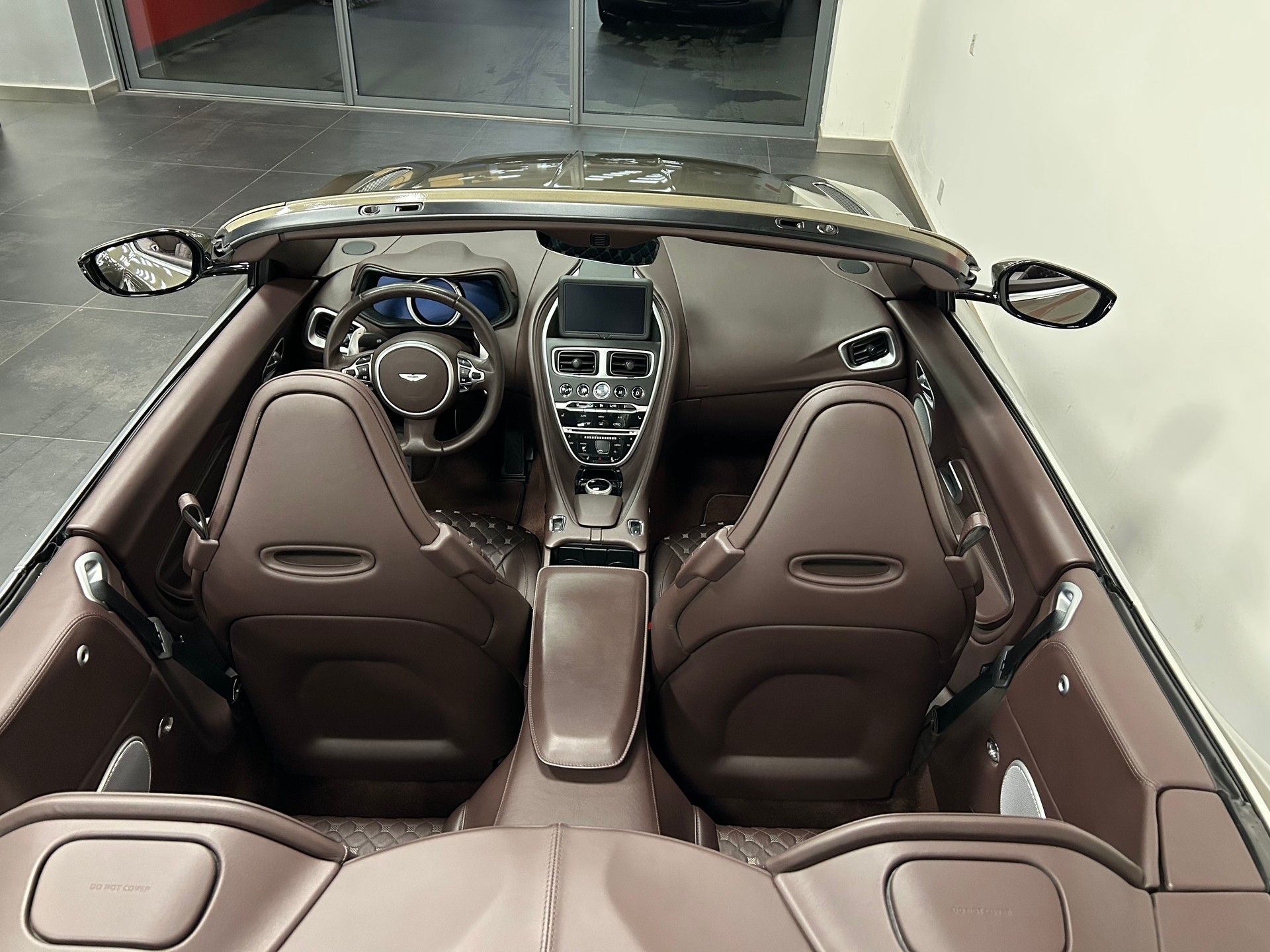 ASTON MARTIN DB11 V8 Volante Touchtronic 3-image-25