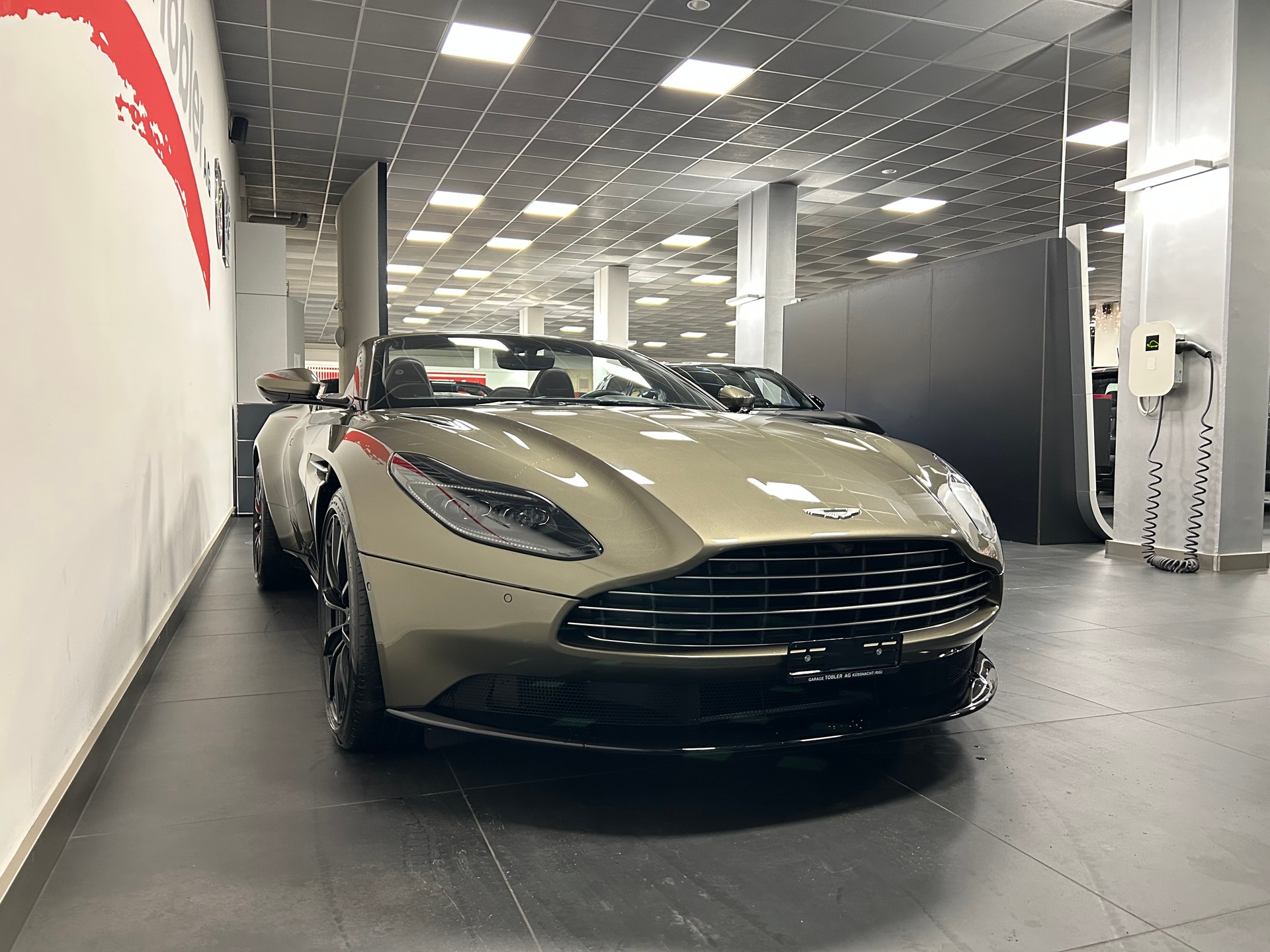 ASTON MARTIN DB11 V8 Volante Touchtronic 3-image-5