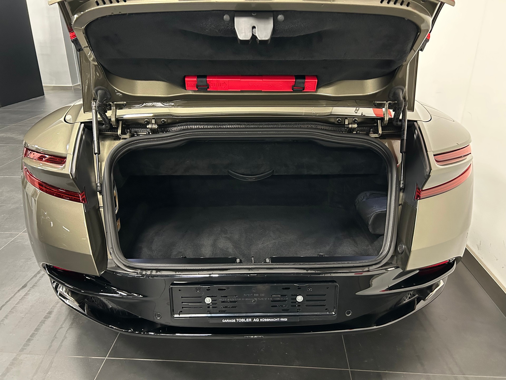 ASTON MARTIN DB11 V8 Volante Touchtronic 3-image-26