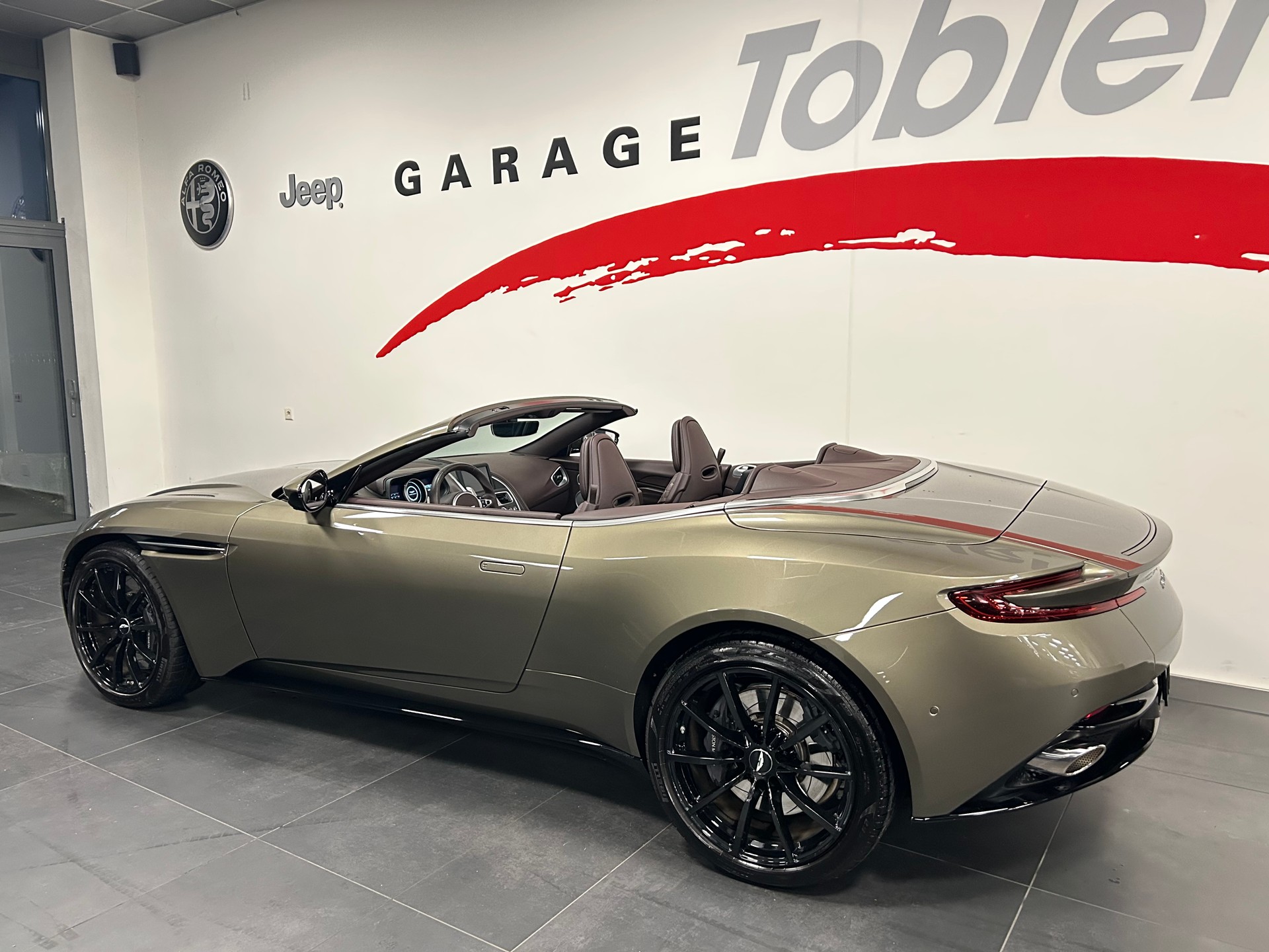 ASTON MARTIN DB11 V8 Volante Touchtronic 3-image-19