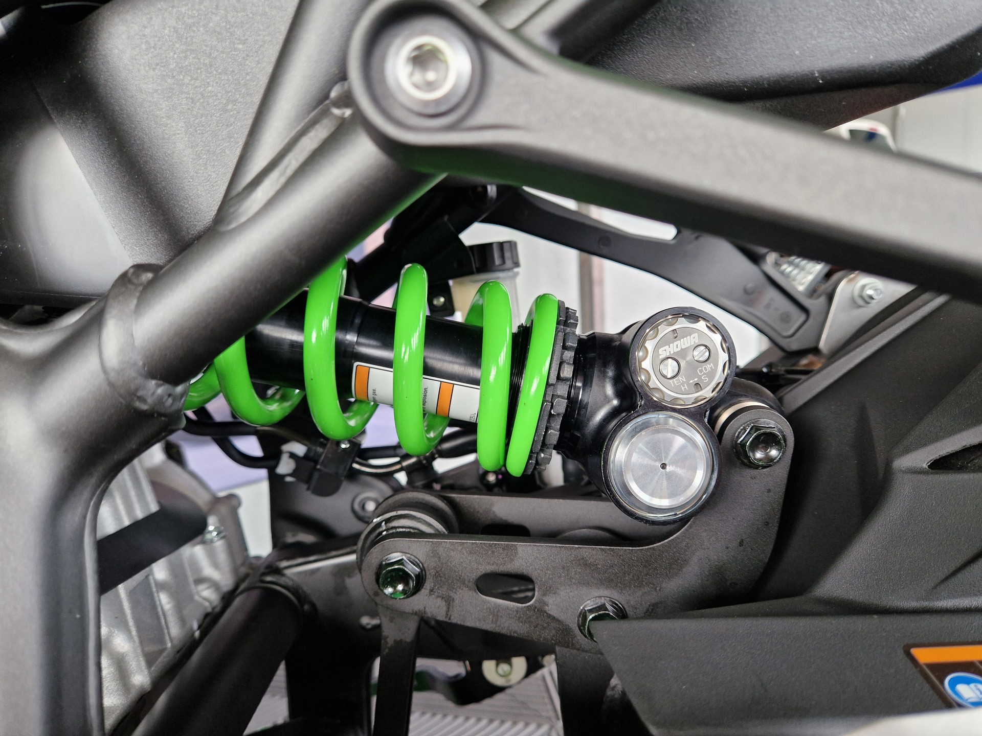 KAWASAKI Ninja ZX-4RR MY 26 (57/35KW) mit Heckumbau-image-4