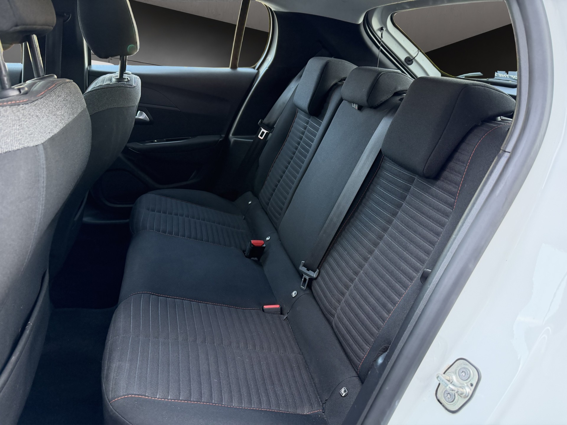PEUGEOT 208 1.2 PureTech Active-image-6