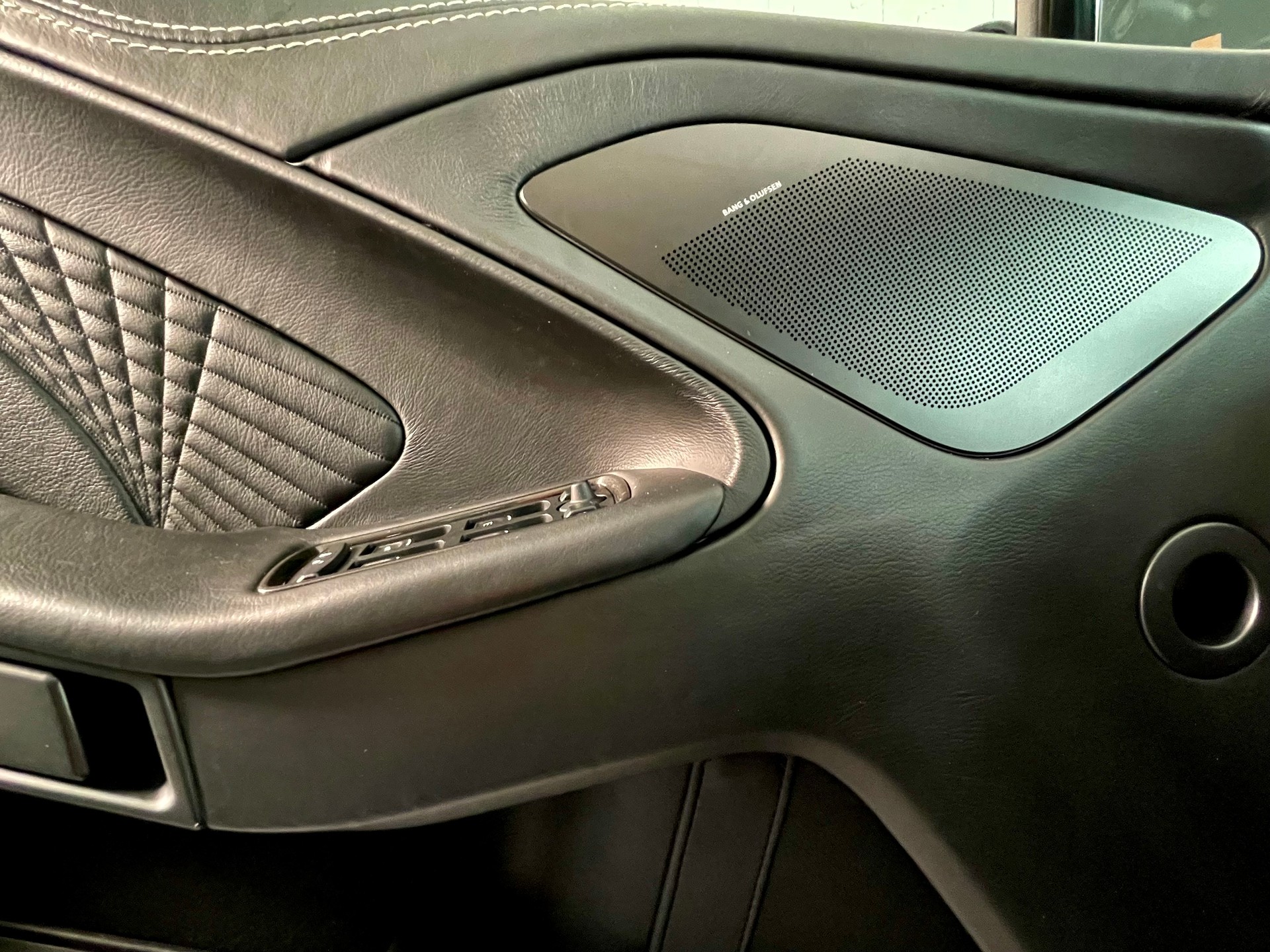 ASTON MARTIN Vanquish S V12 Touchtronic 3 - mit fortlaufender Aston Martin Garantie bis 2027 und full PPF-image-17
