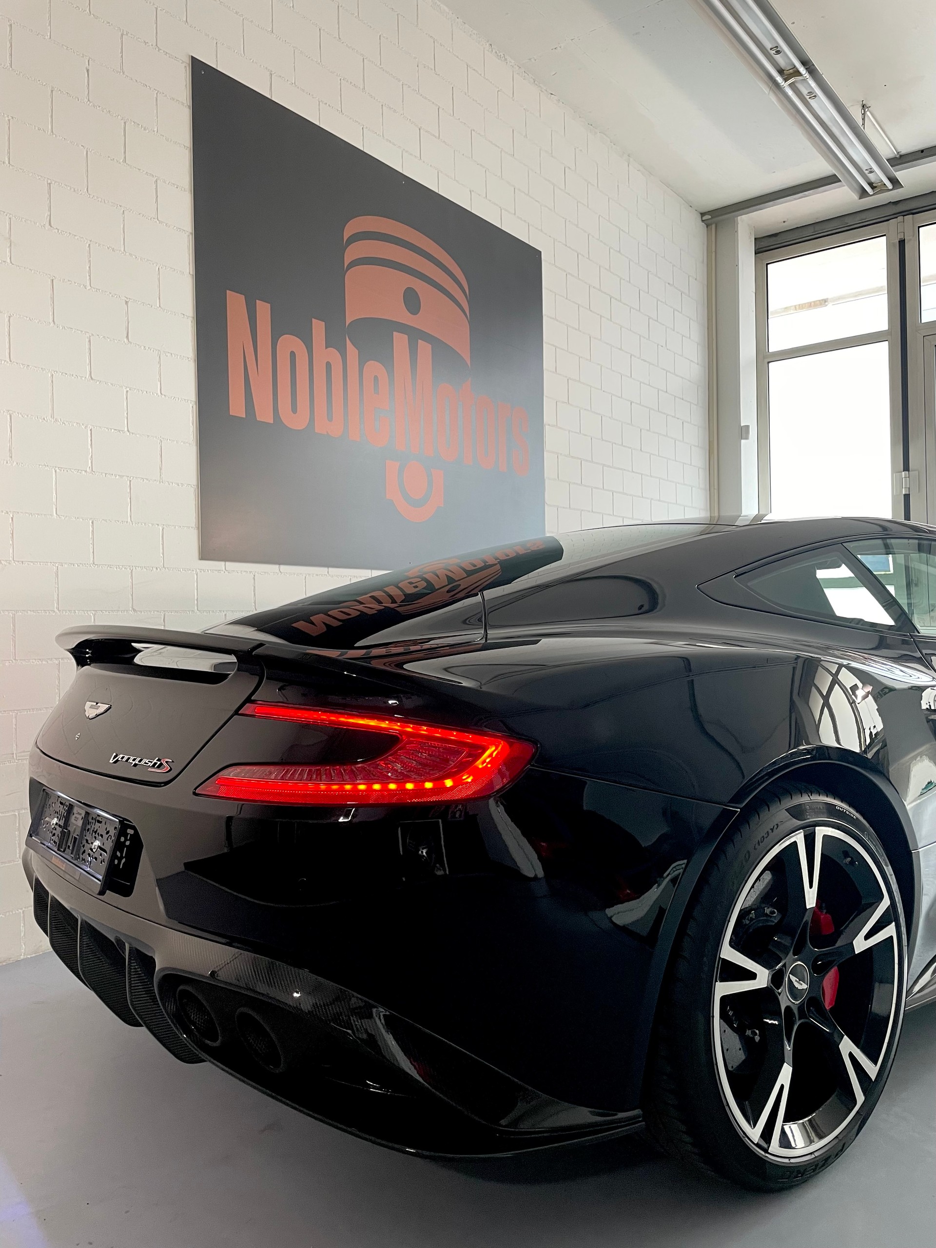 ASTON MARTIN Vanquish S V12 Touchtronic 3 - mit fortlaufender Aston Martin Garantie bis 2027 und full PPF-image-12