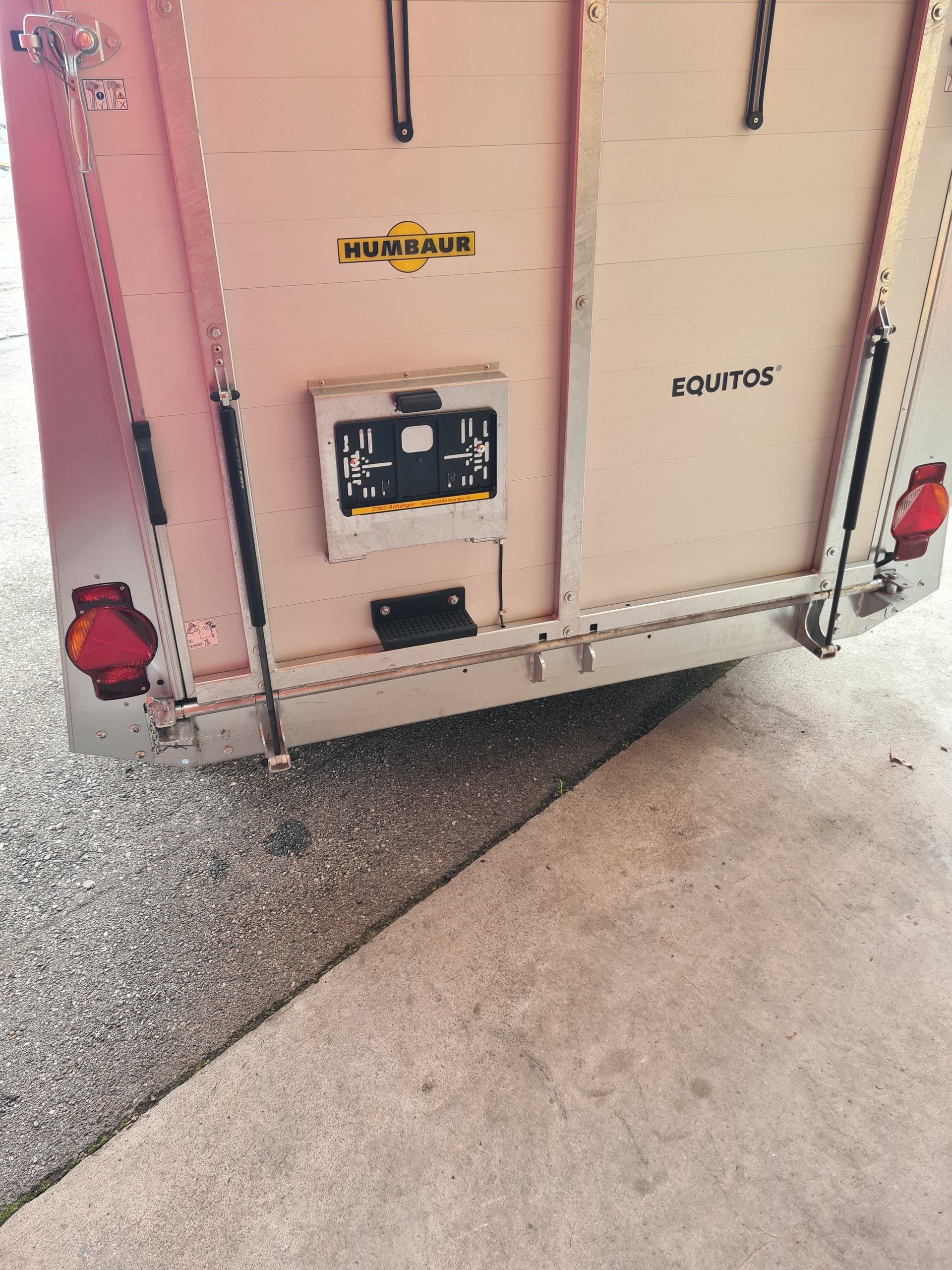HUMBAUR DMS Equitos Alu Plus 2400 inkl. Hecktüre dreh- und schwenkbar-image-5