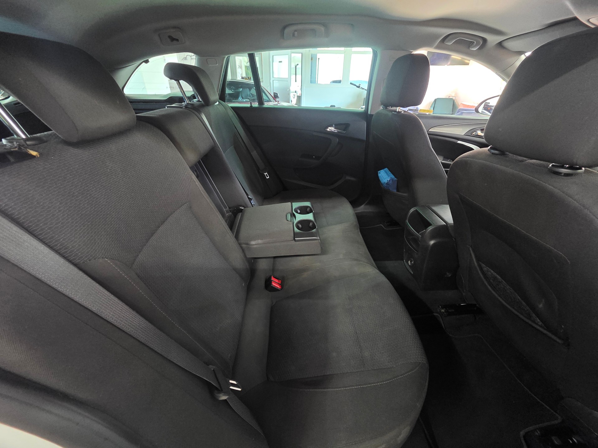 OPEL Insignia Sports Tourer 2.0 CDTI Edition 4WD-image-14