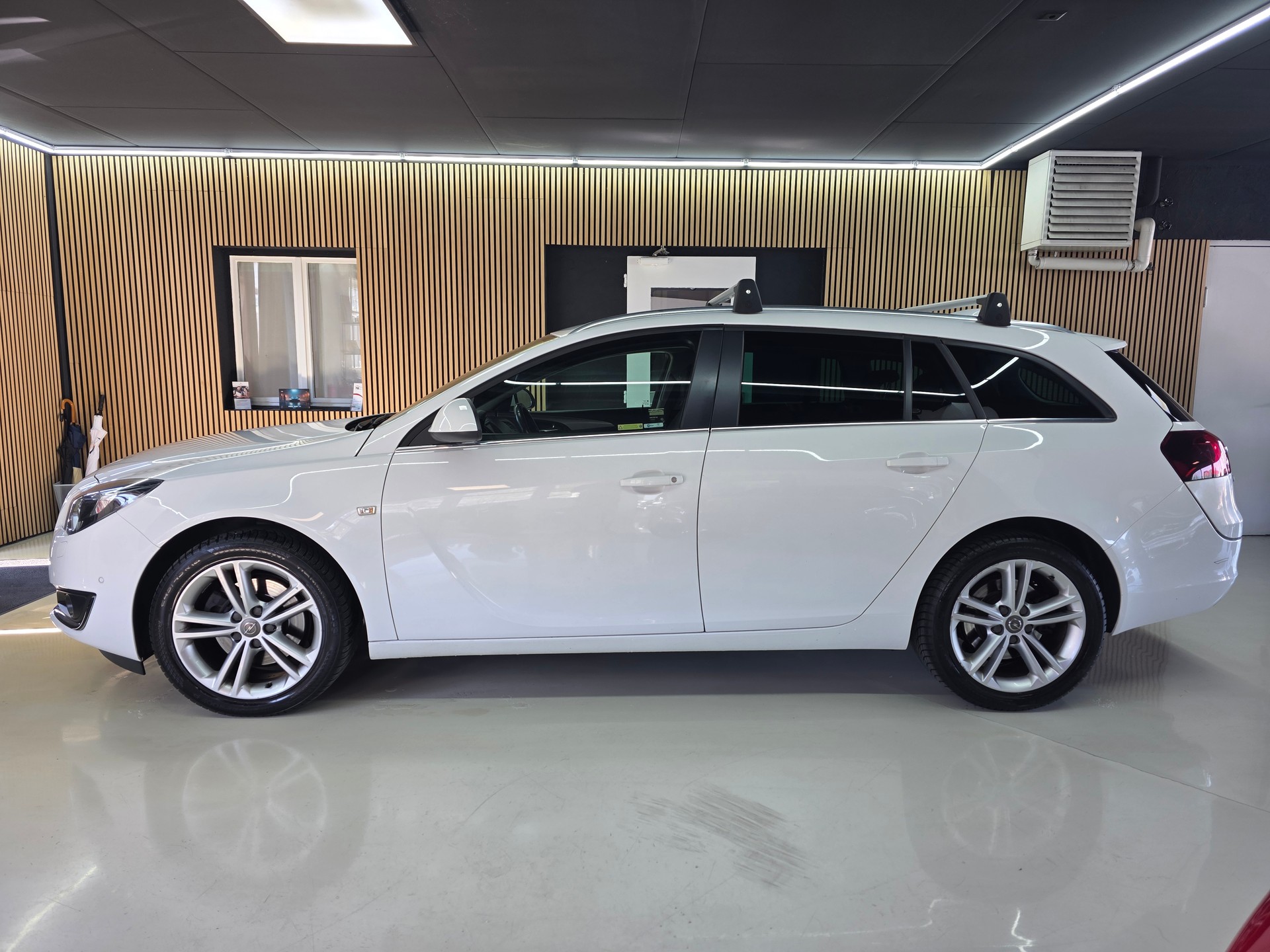 OPEL Insignia Sports Tourer 2.0 CDTI Edition 4WD-showroom-element-3