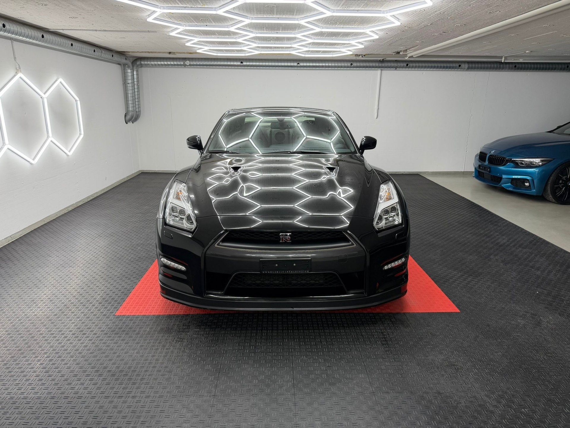 NISSAN GT-R 3.8 V6 Biturbo Black Edition-showroom-element-1