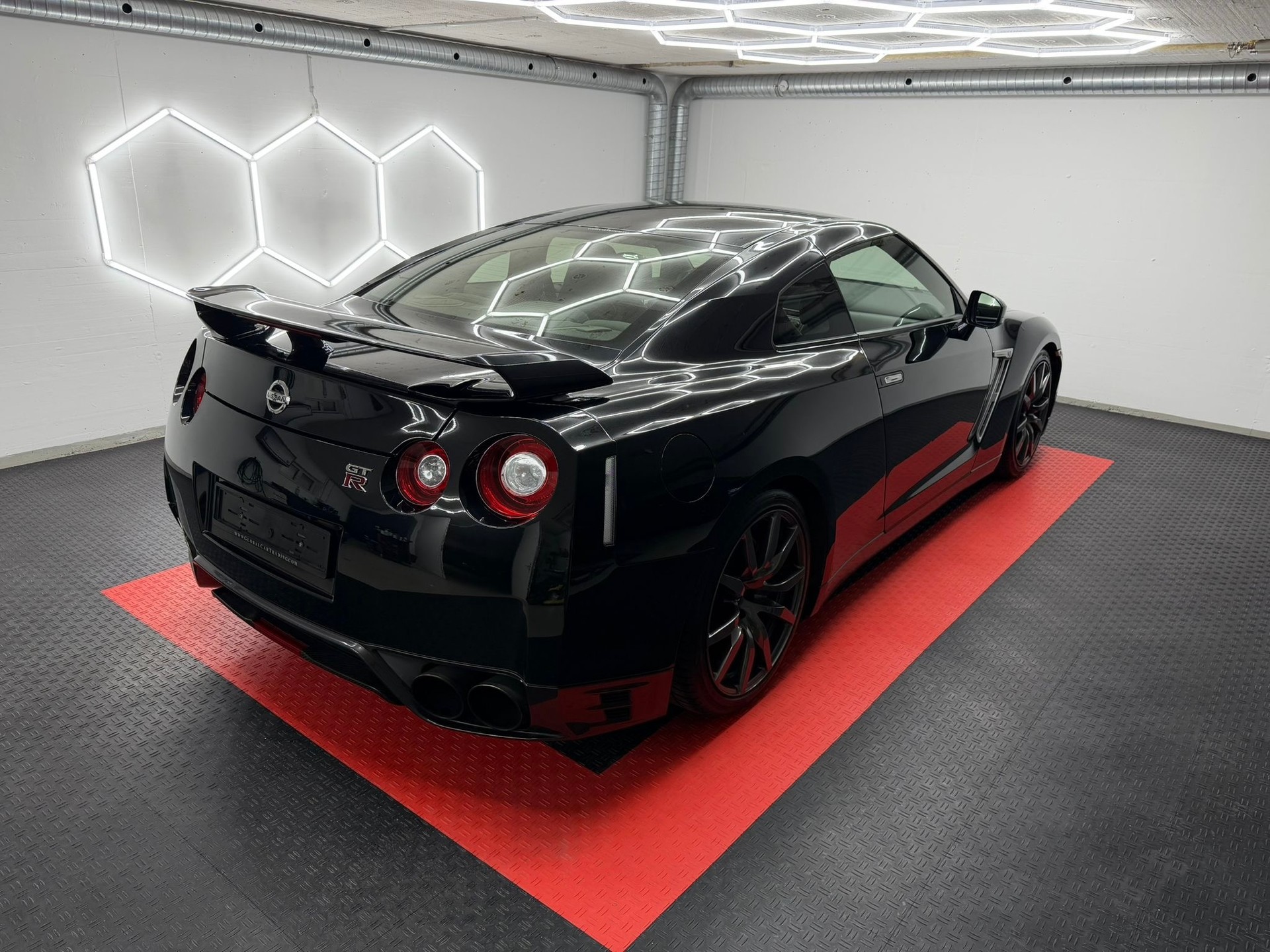 NISSAN GT-R 3.8 V6 Biturbo Black Edition-showroom-element-3