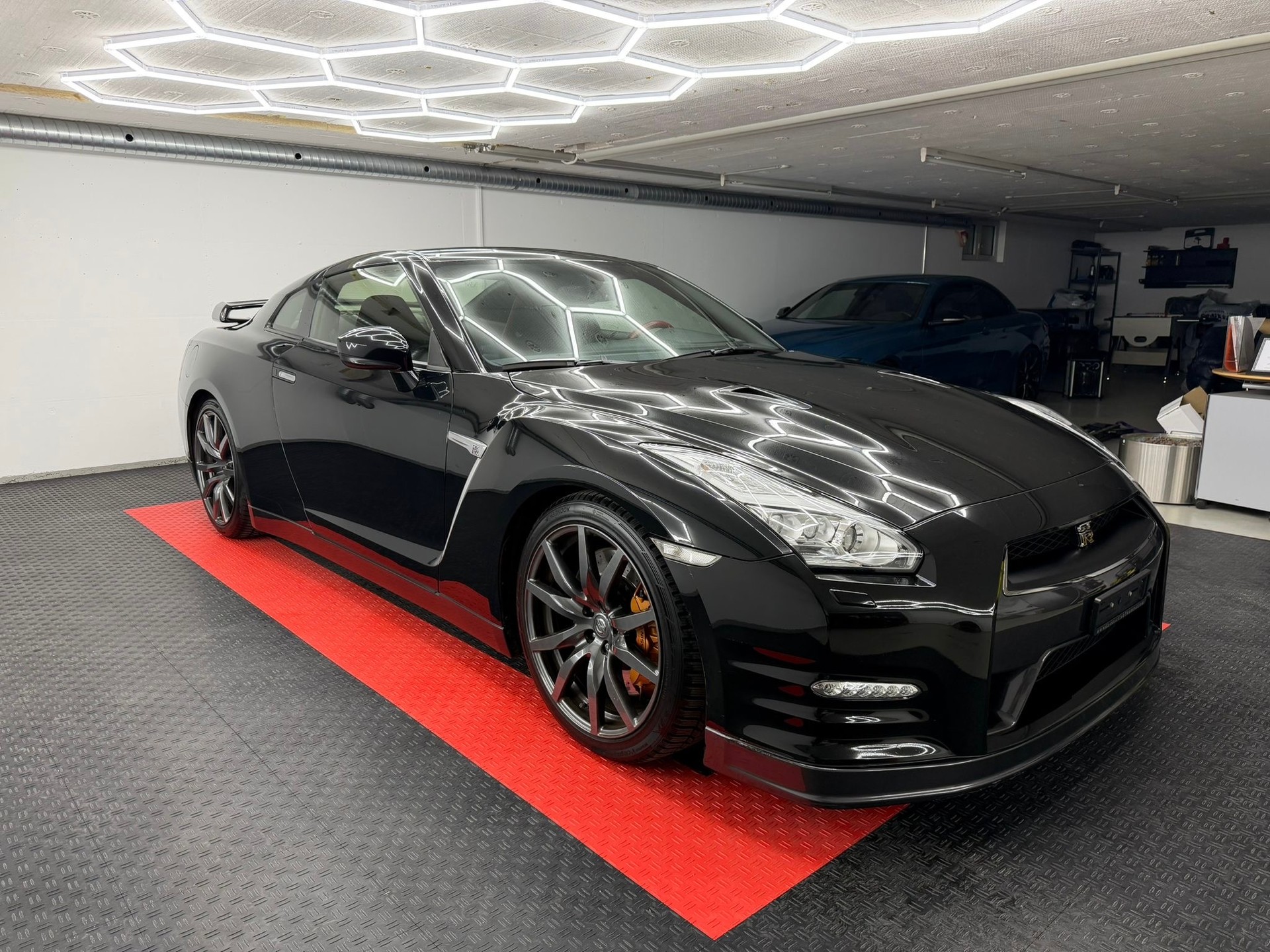 NISSAN GT-R 3.8 V6 Biturbo Black Edition-showroom-element-2